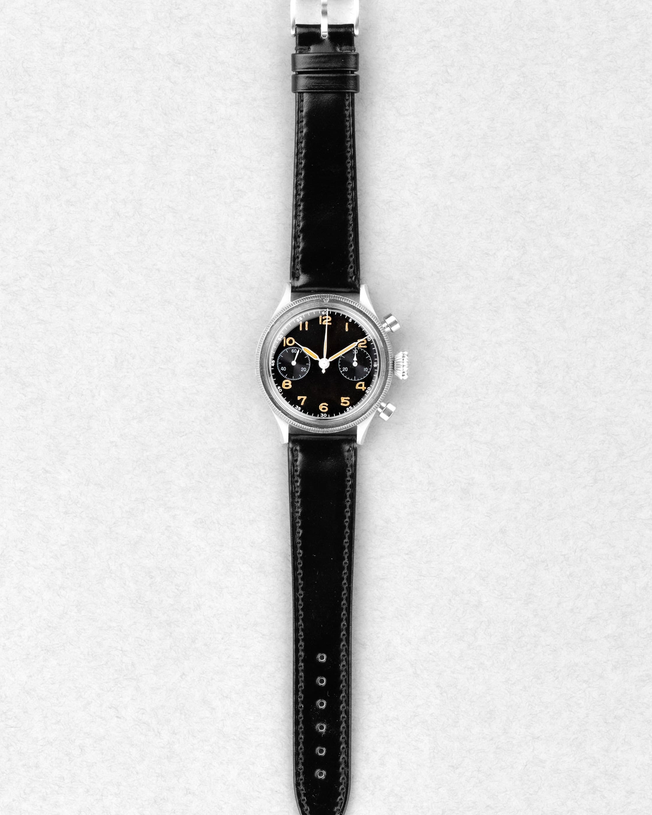 P4P7 Exceptionnel chronographe Breguet Type 20 militaire 5101/54 de 1ère génération, cadran « Glossy Gilt »/Laqué, livré au Ministère de l'Air en 1956 - Overview