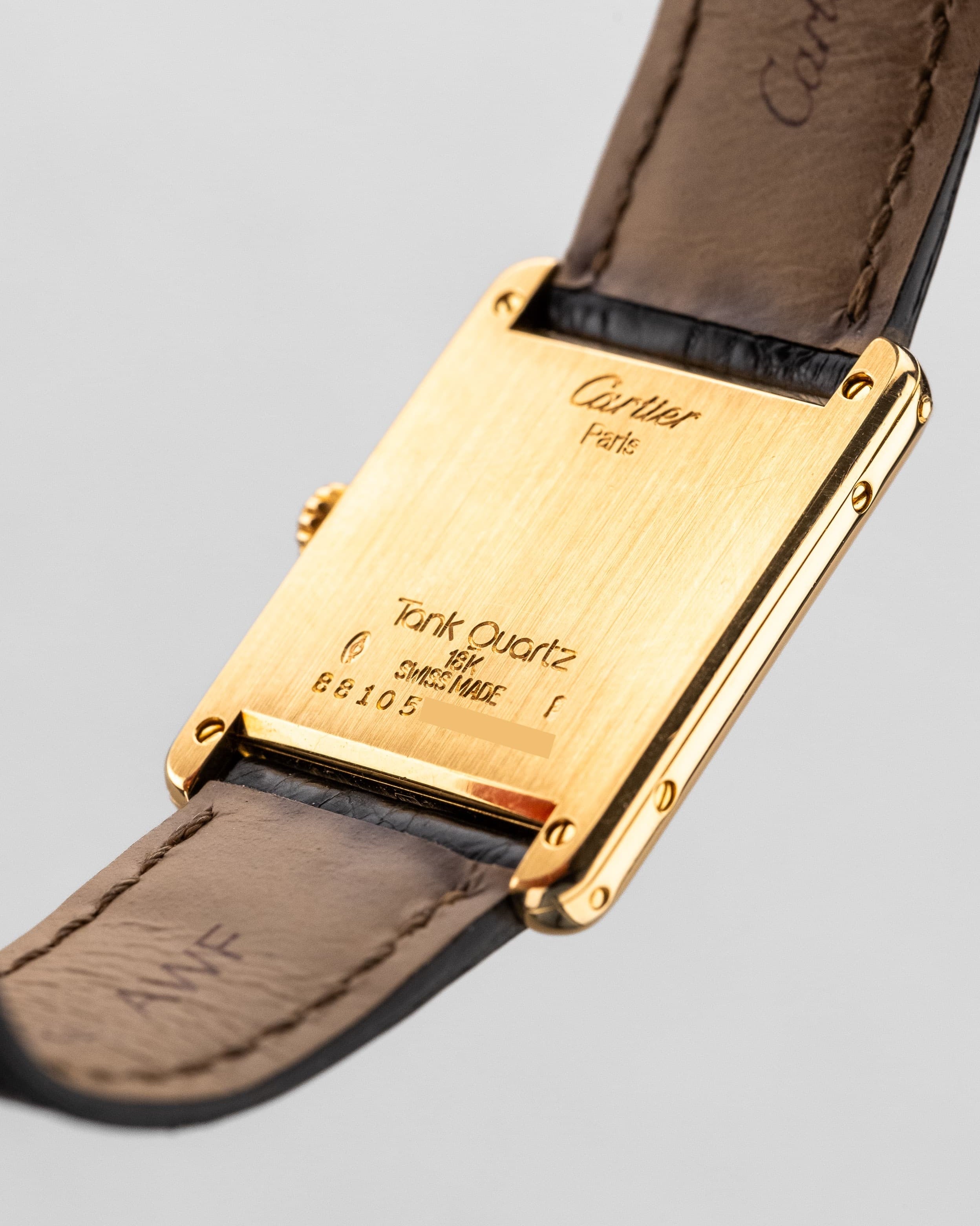 SFL7 Cartier Tank Louis réf. 88105 en or jaune, circa 1985 – Boucle déployante d'origine en or et parfait état - Back