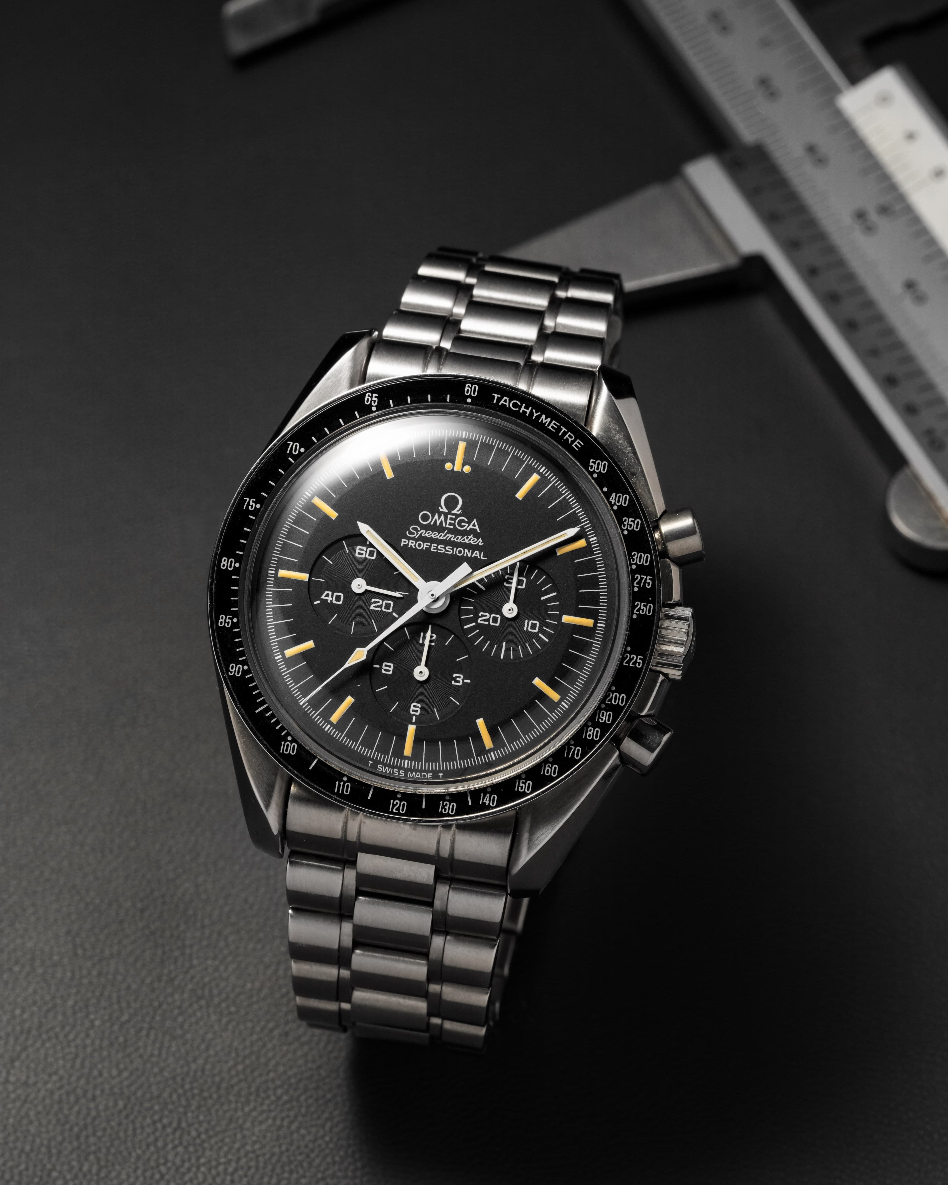 8H6E Omega Speedmaster Moonwatch ref. 3590.50/145.022 circa 1992 – Tritium patinato - Panoramica