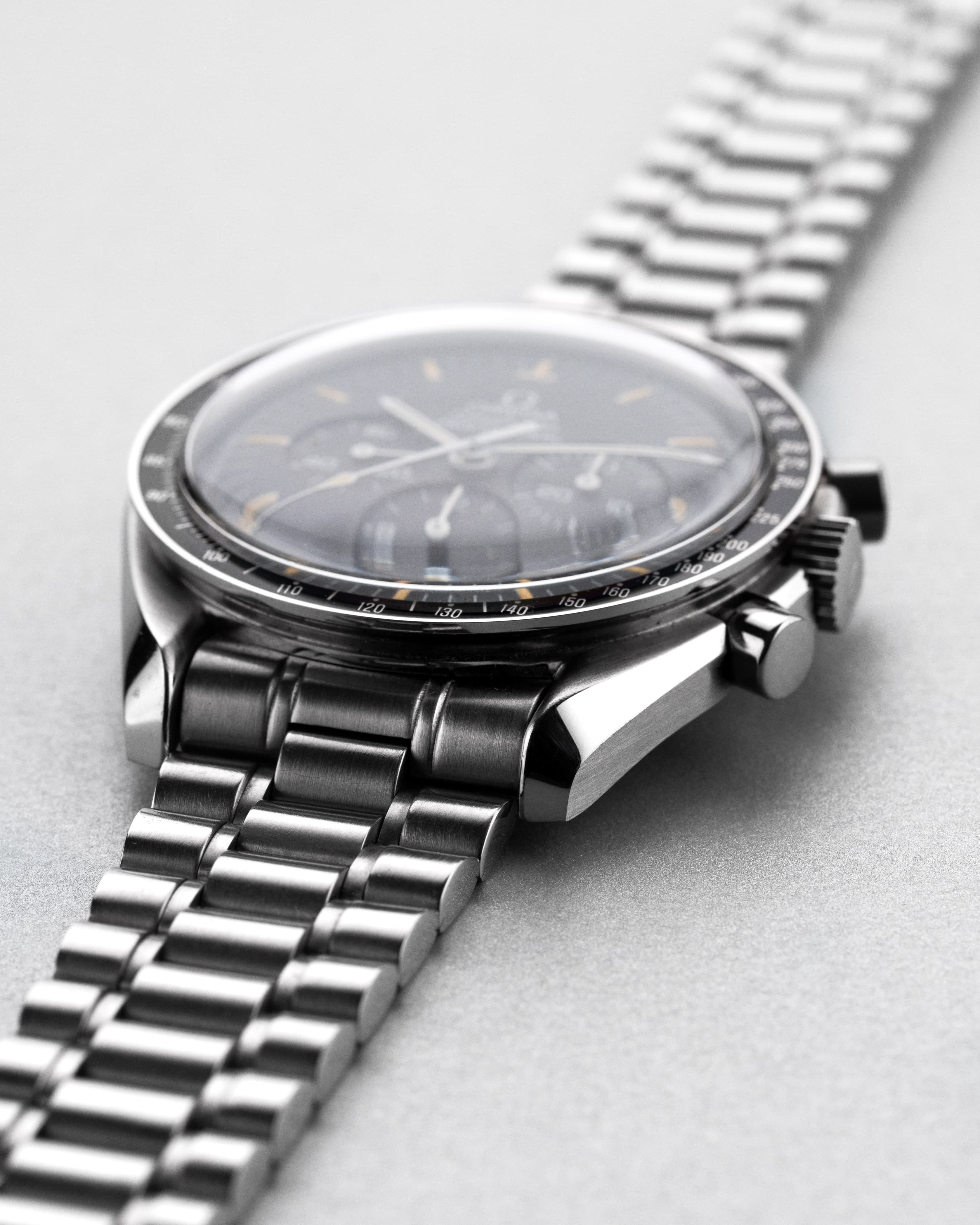 8H6E Omega Speedmaster Moonwatch ref. 3590.50/145.022 circa 1992 – Tritium patinato - Lato destro