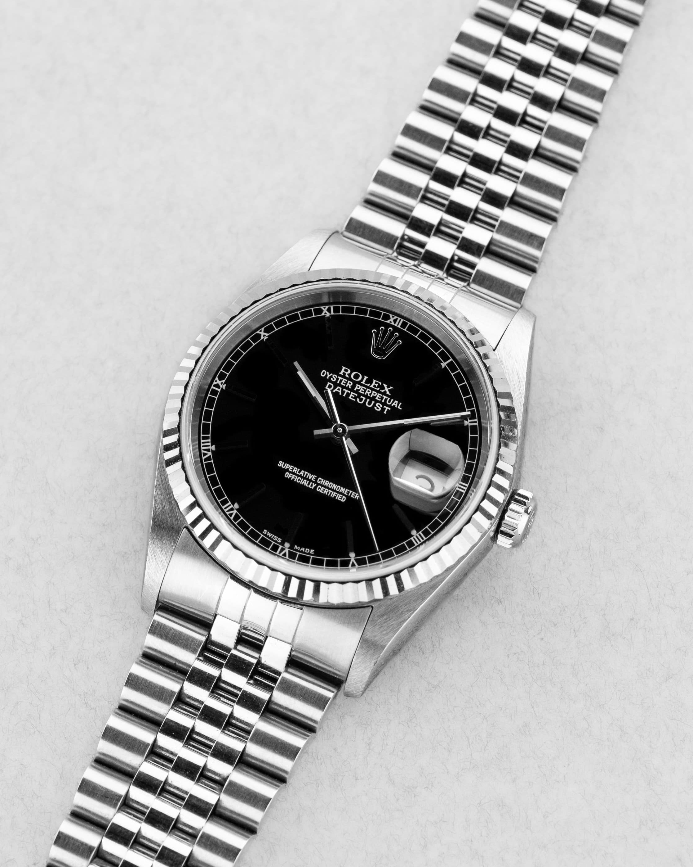 8JS8 Rolex Datejust réf. 16234 de 2003 – Cadran noir + Garantie d'origine - Three Quarters