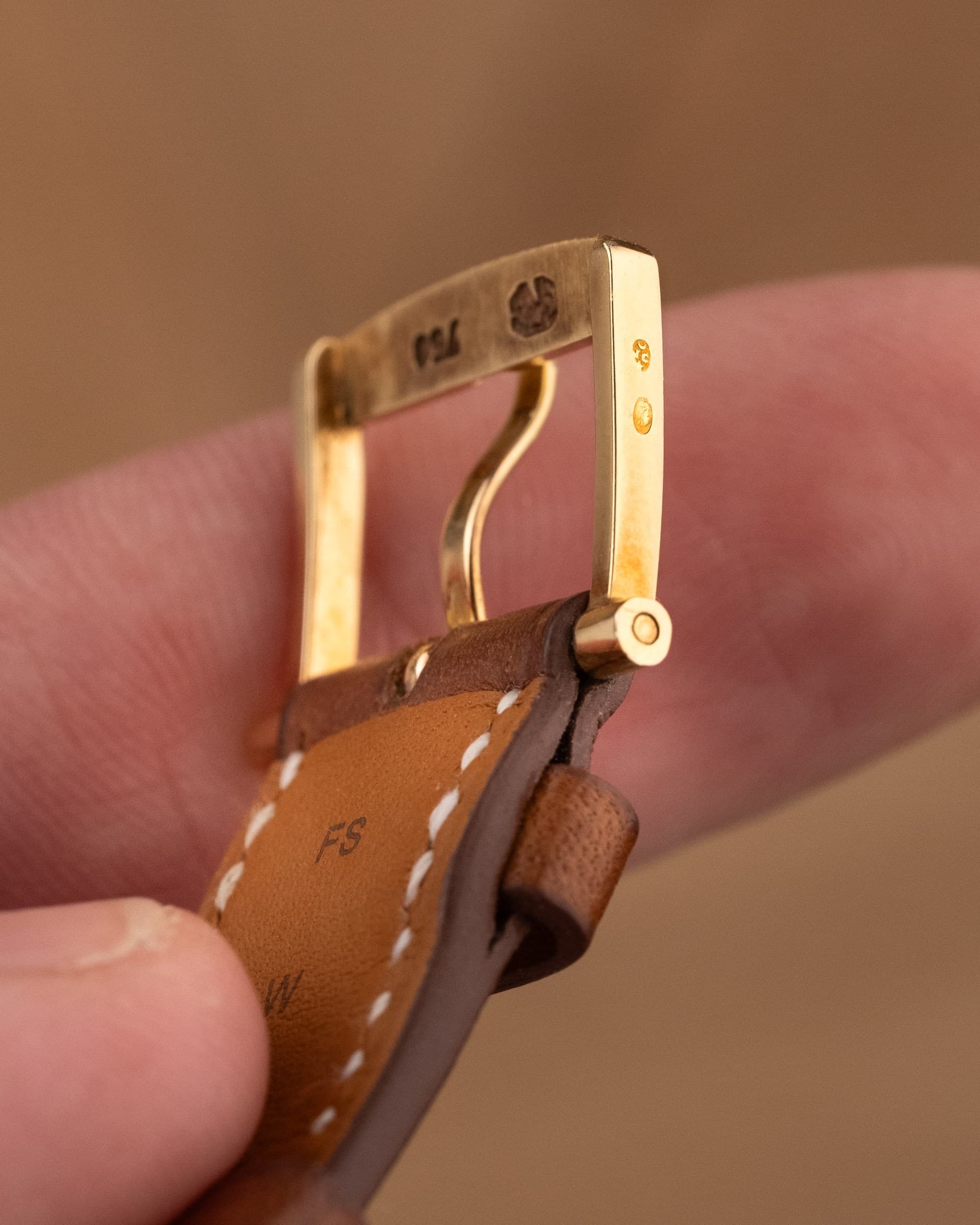 8TCB Extraordinaire Breguet « Empire » en or jaune, vendue en 1957 - Buckle Outside