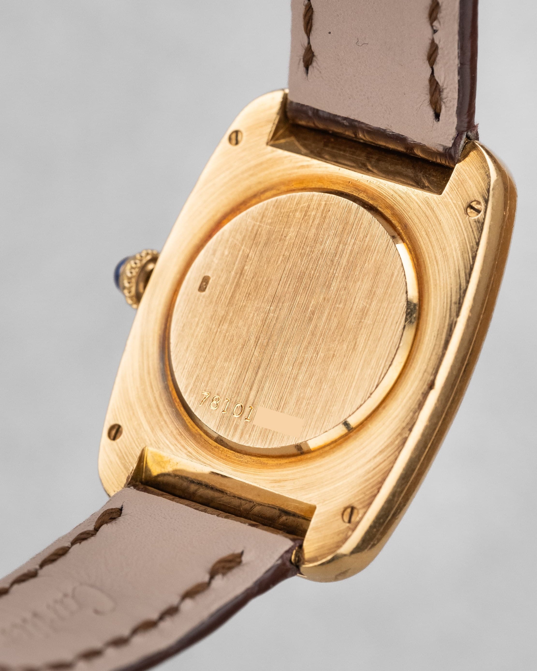 8URX Cartier « Tank Fabergé/Square Incurvée PARIS » réf. 78101 en or jaune, circa 1973 - Back