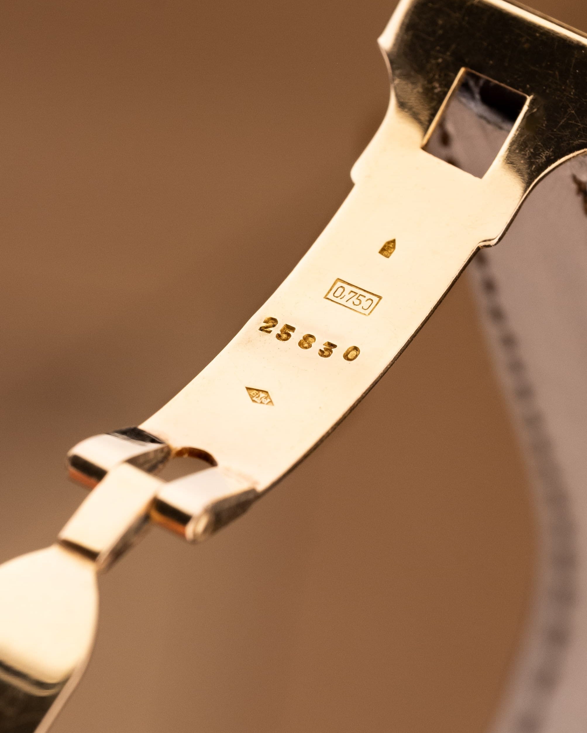 8URX Cartier « Tank Fabergé/Square Incurvée PARIS » réf. 78101 en or jaune, circa 1973 - Buckle Inside