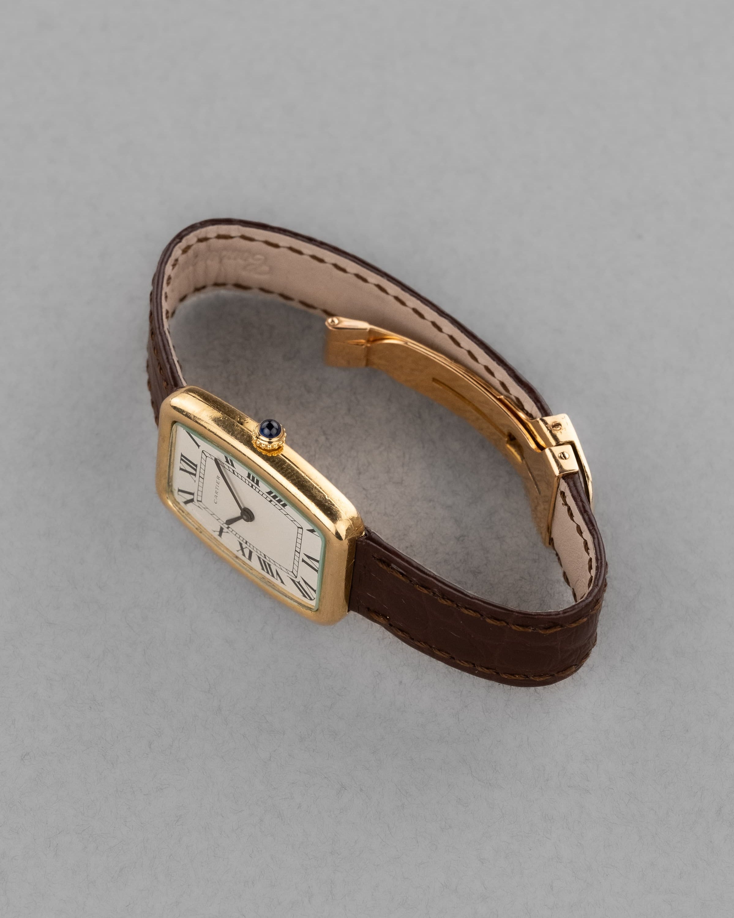 8URX Cartier « Tank Fabergé/Square Incurvée PARIS » réf. 78101 en or jaune, circa 1973 - Right side