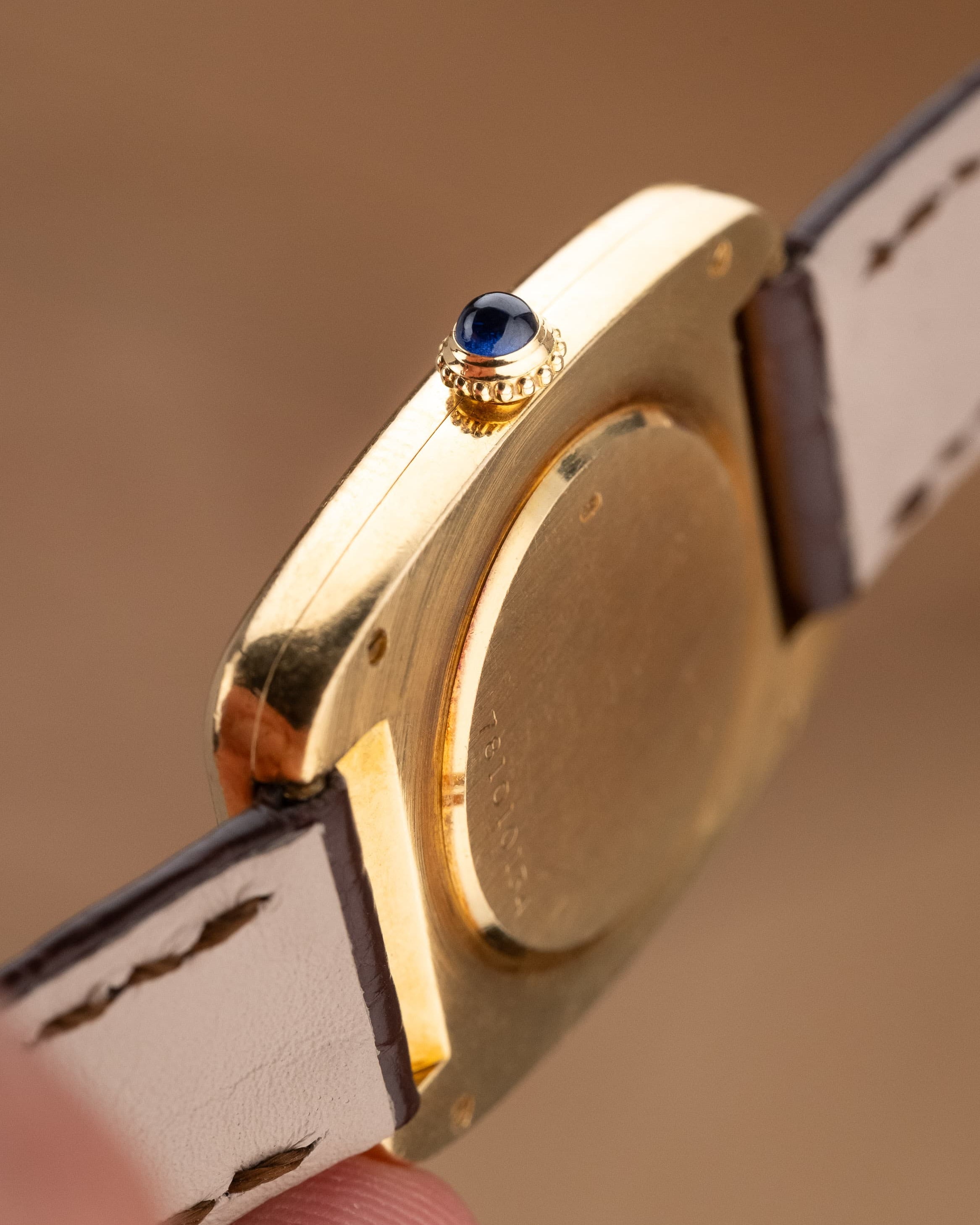 8URX Cartier « Tank Fabergé/Square Incurvée PARIS » réf. 78101 en or jaune, circa 1973 - Right side