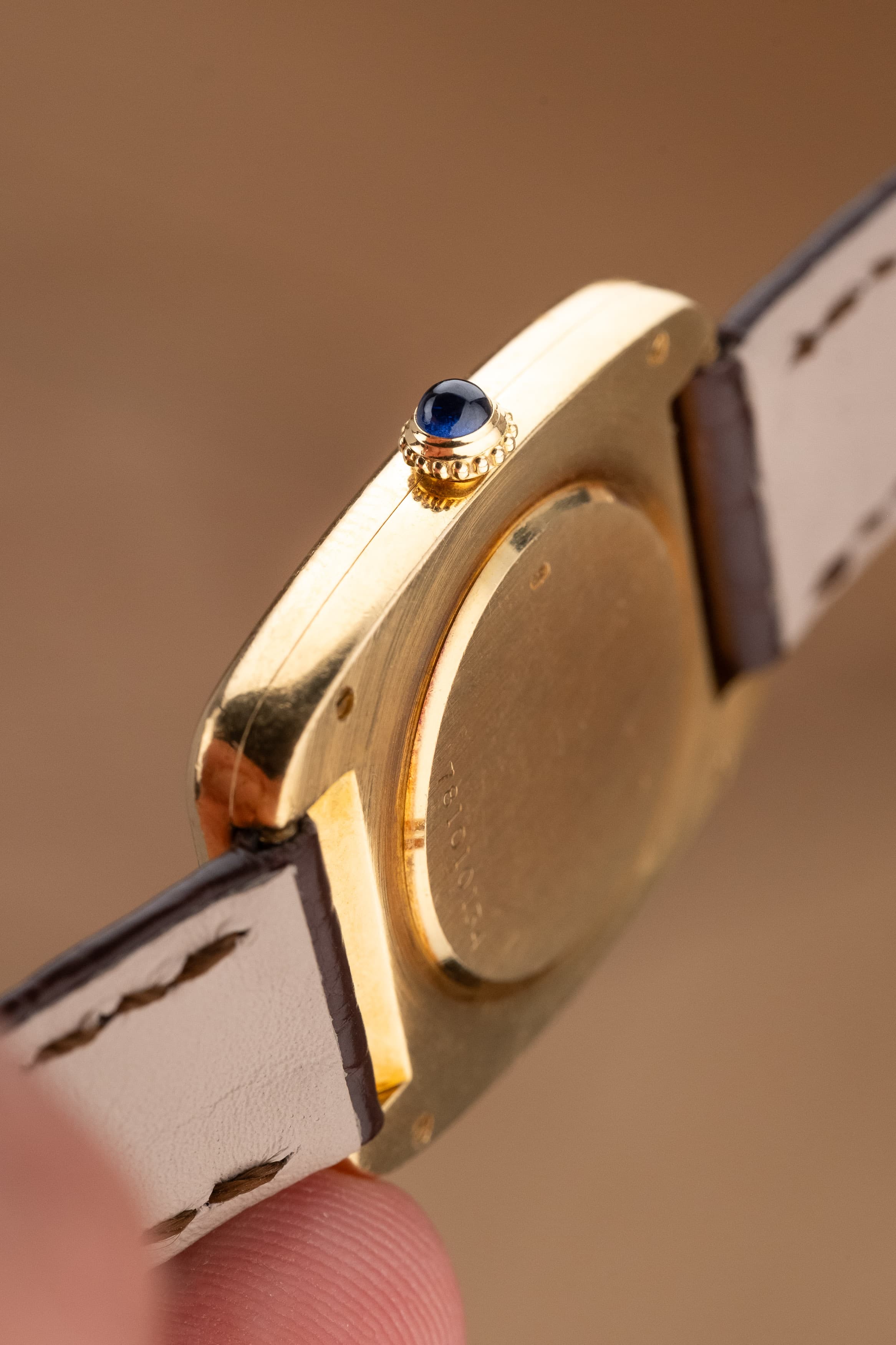 8URX Cartier « Tank Fabergé/Square Incurvée PARIS » réf. 78101 en or jaune, circa 1973 - Right side