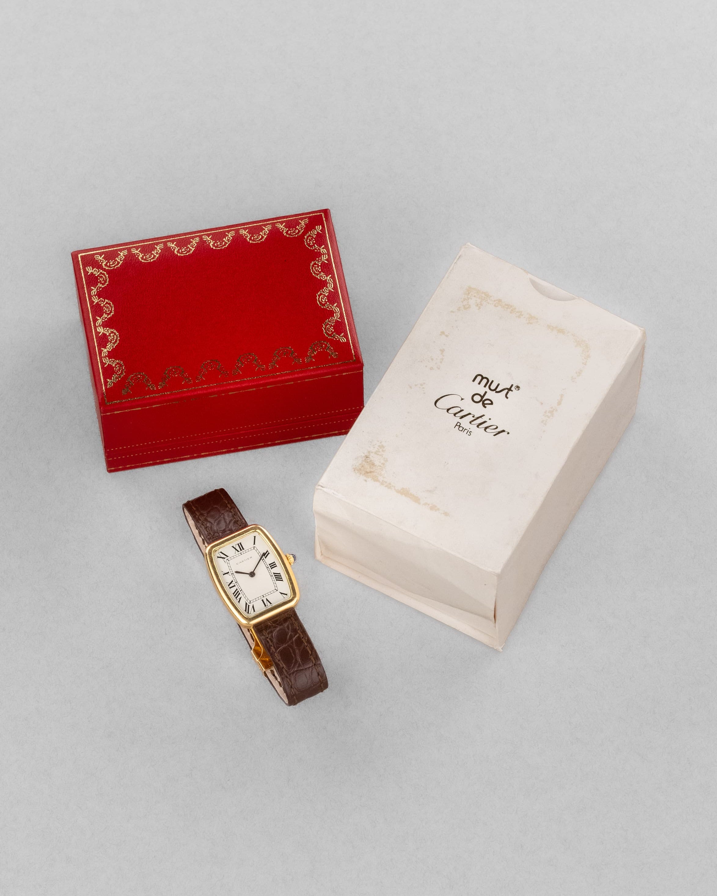 8URX Cartier « Tank Fabergé/Square Incurvée PARIS » réf. 78101 en or jaune, circa 1973 - Set