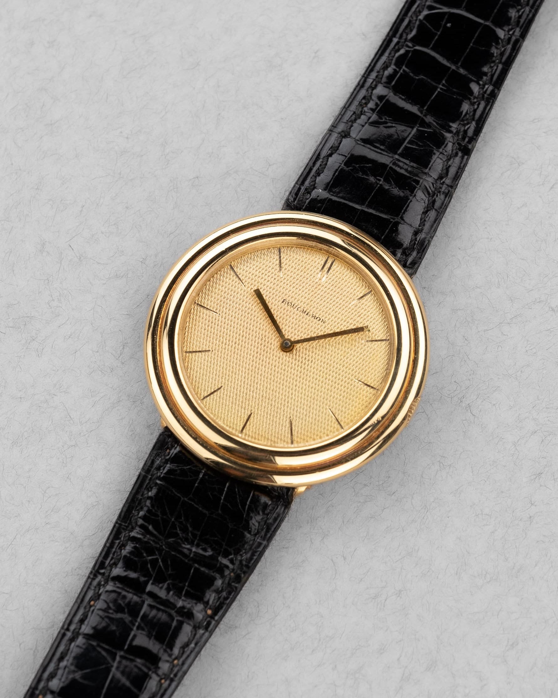 AUJY Rare Boucheron « Disco Volante » en or jaune - Three Quarters