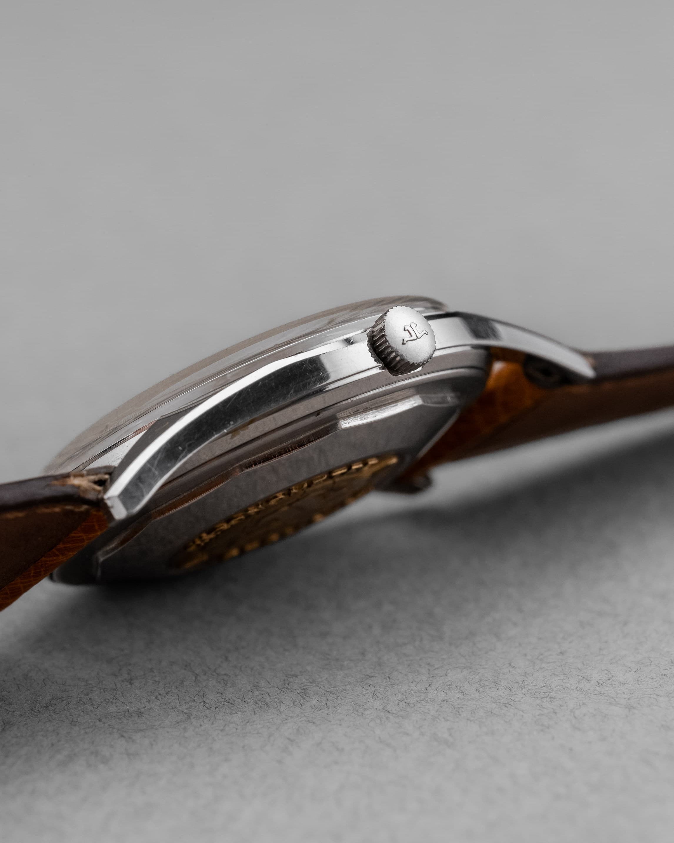 AY2Y-pc Exceptionnelle Jaeger-LeCoultre Chronomètre Geomatic E399 en acier, circa 1962 – Jamais polie - Right side