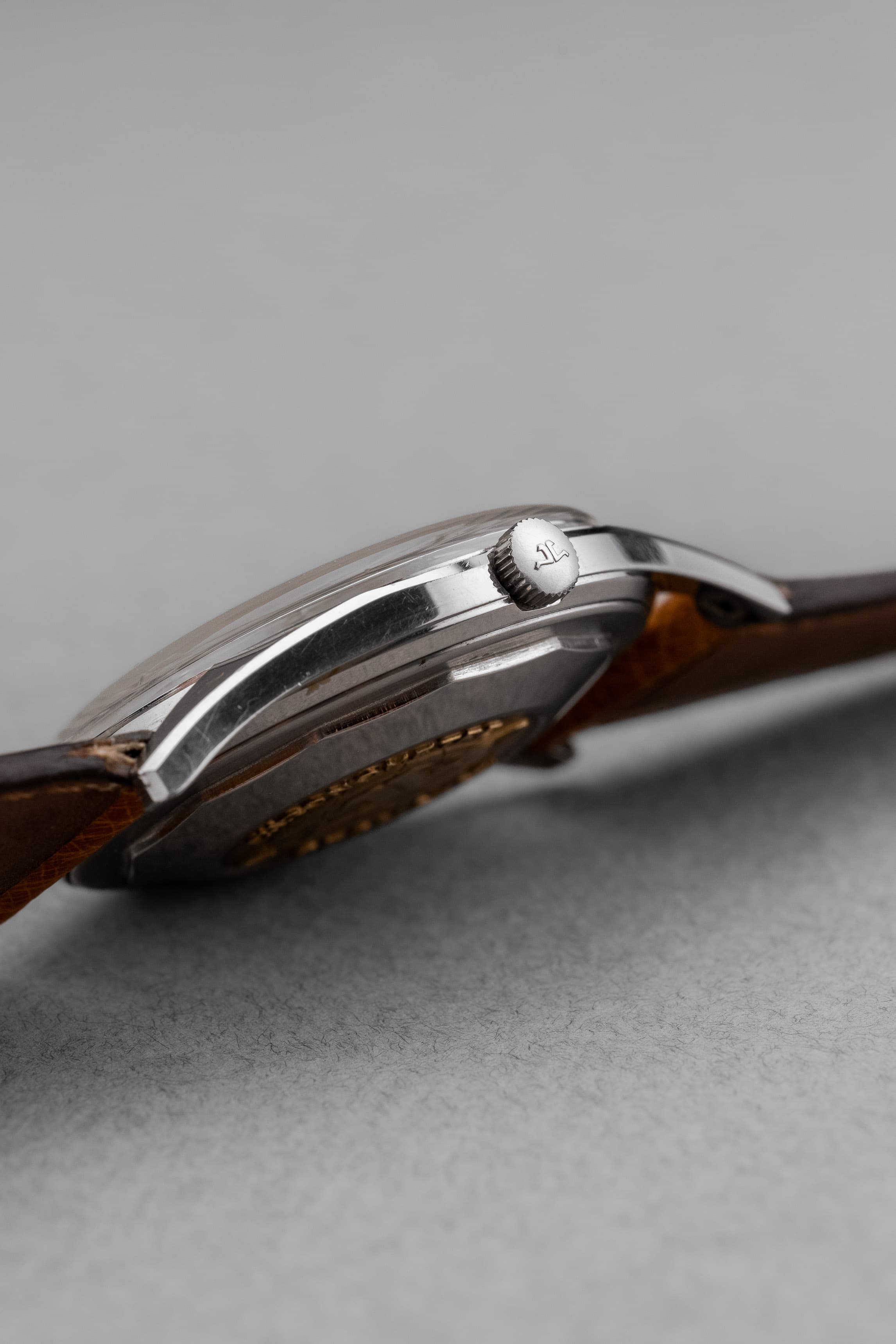 AY2Y-pc Exceptionnelle Jaeger-LeCoultre Chronomètre Geomatic E399 en acier, circa 1962 – Jamais polie - Right side