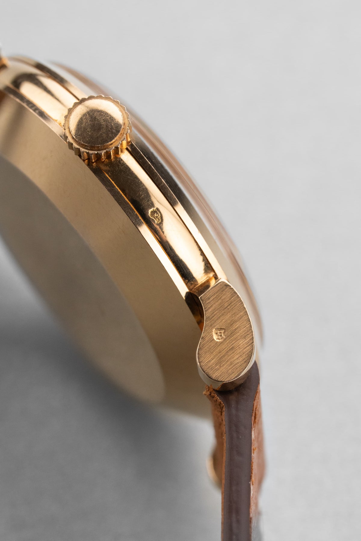 AYSF Superb Omega “Fab. Suisse” Automatic in Rose Gold, circa 1953 – N.O.S. - Right side