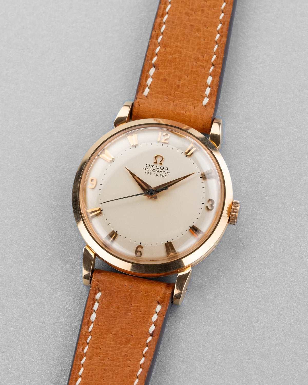 AYSF Superbe Omega « Fab. Suisse » automatique en or rose, circa 1953 – N.O.S. - Three Quarters