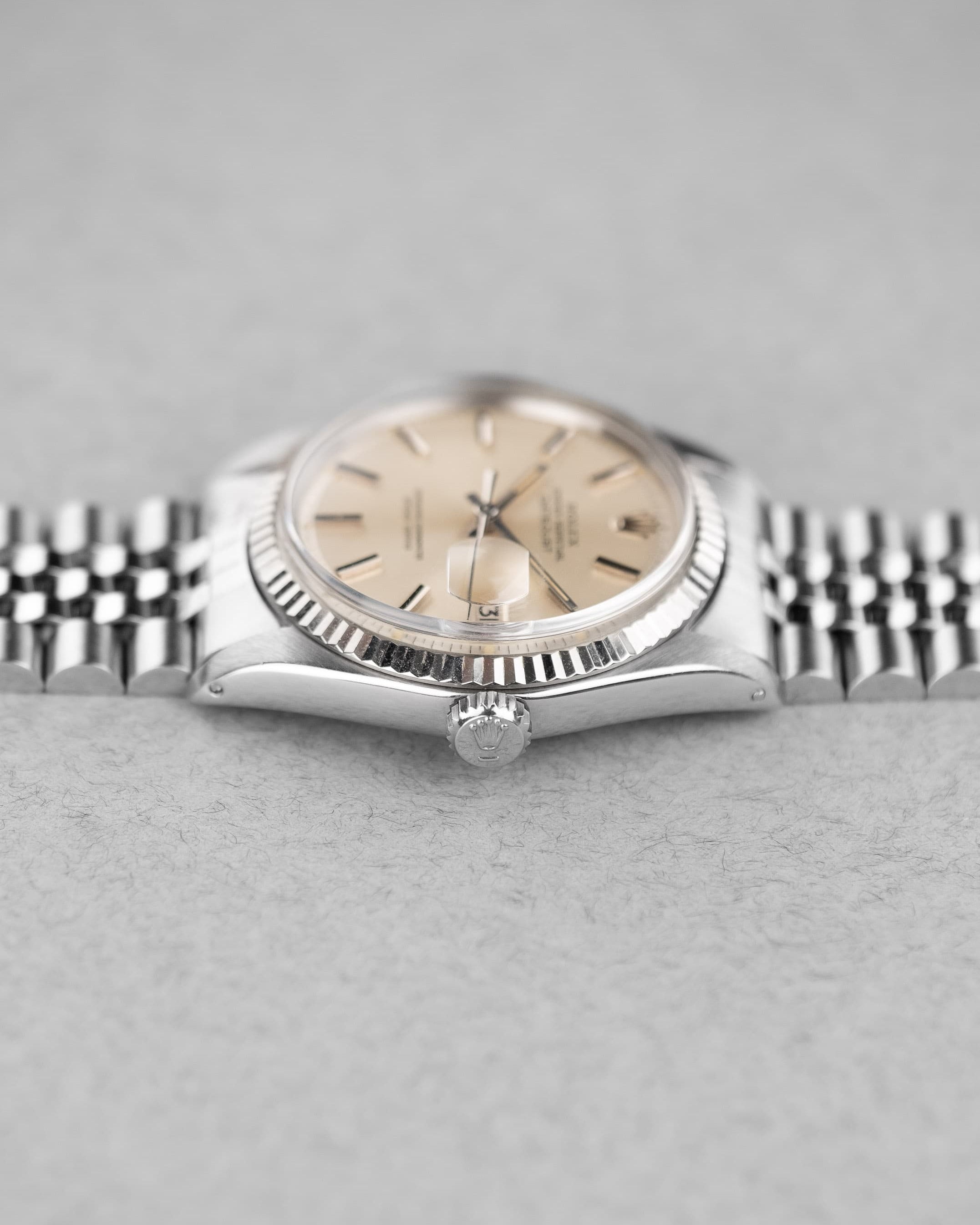 B8SG Rolex Datejust 1601 de 1971 – Superbe et Full Set - Right side