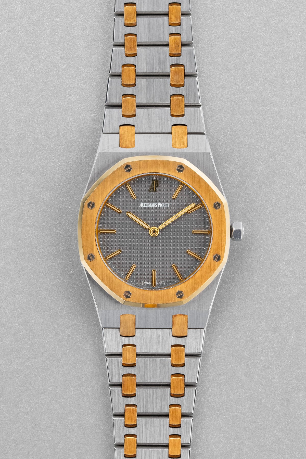 BP5B Audemars Piguet Royal Oak 型號 56303SA 不鏽鋼與黃金腕錶,1999 年——Full Set & 全新品相 - 正面