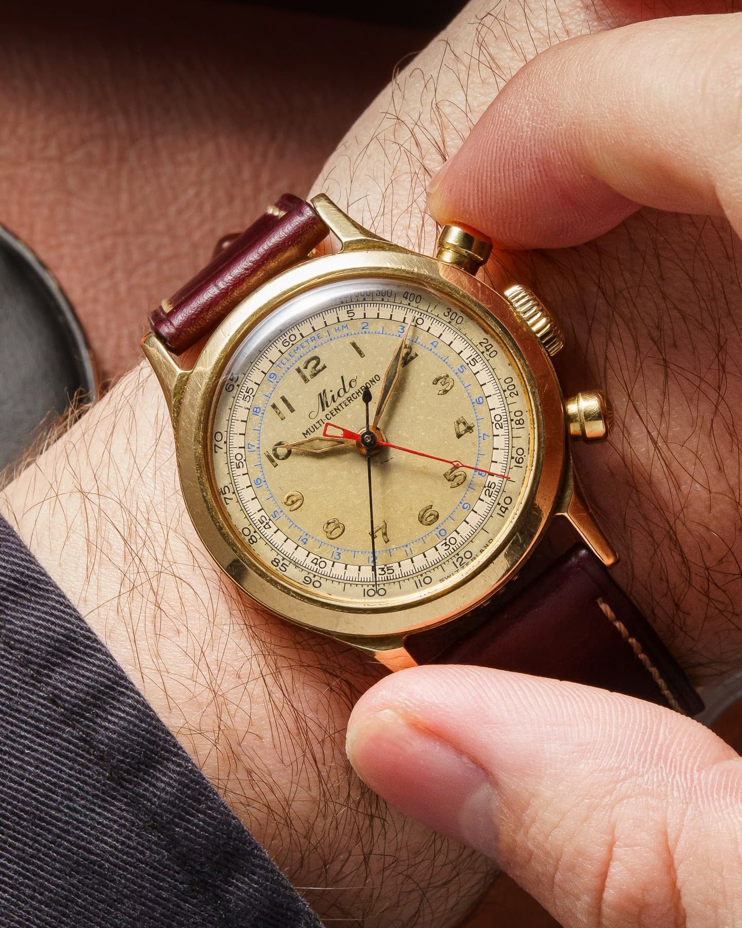 C9AB Rarissime Mido Multi-Centerchrono en or massif 14 carats, circa 1945 - Wristshot