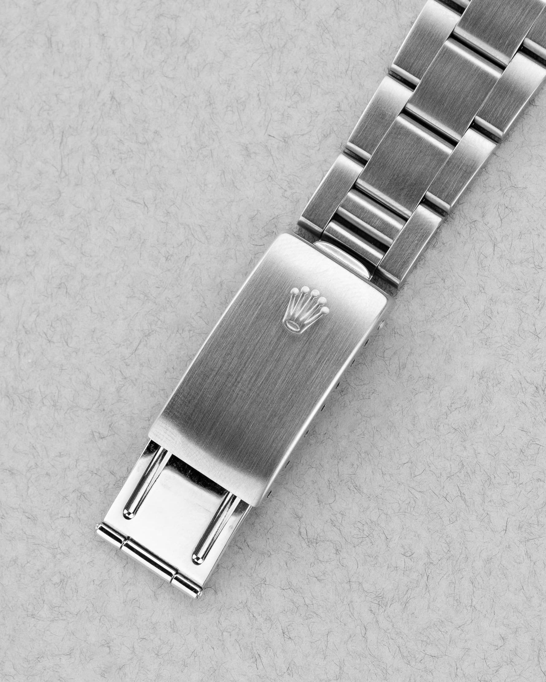 CYNX-mz Rolex Oyster Perpetual Date 15200 de 1995-1996 – Cadran bleu - Buckle Outside