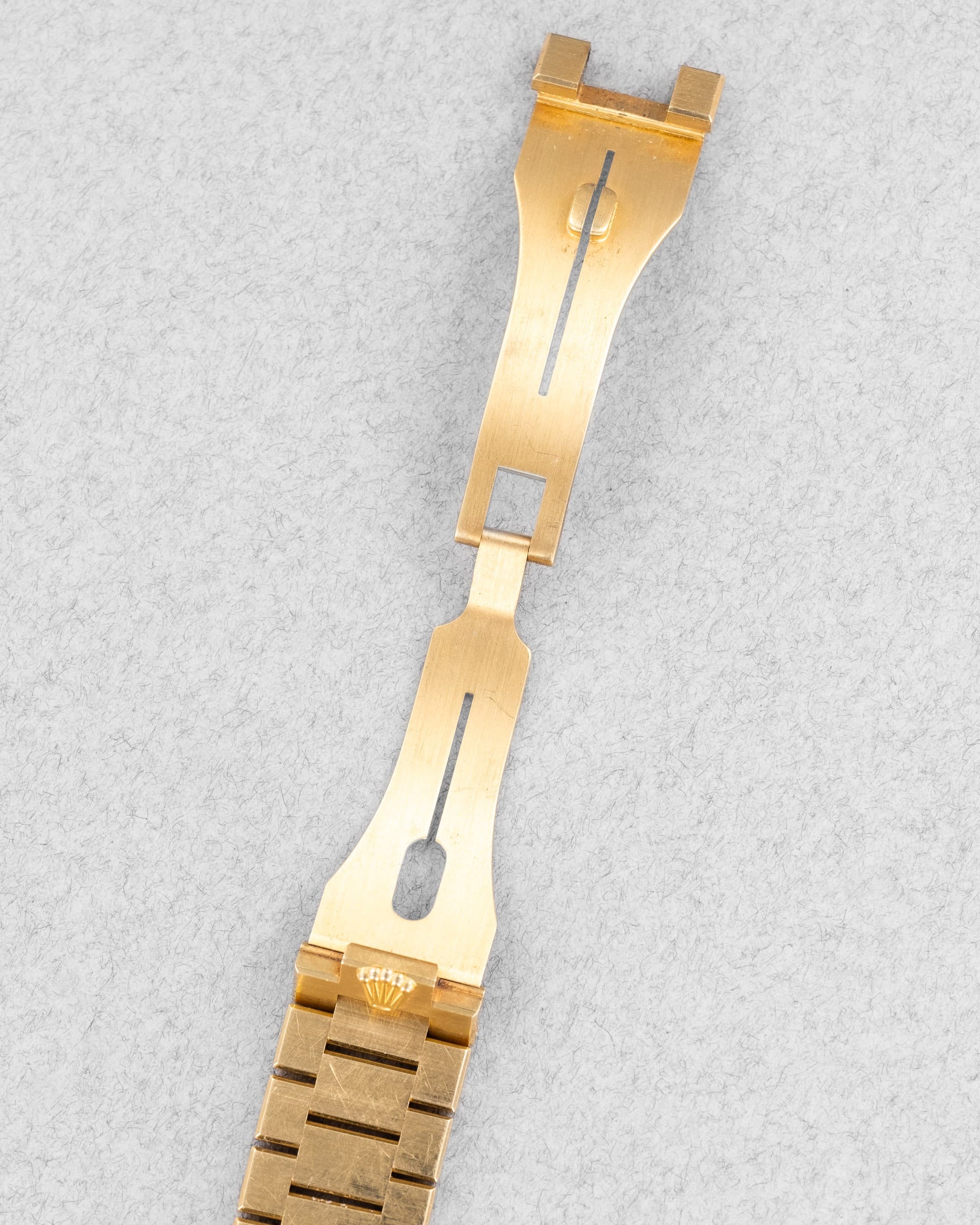 D1AH Exceptionnelle Rolex Cellini réf. 4350 en or jaune et cadran en bois – Jamais polie + Sticker sur le fond - Buckle Inside