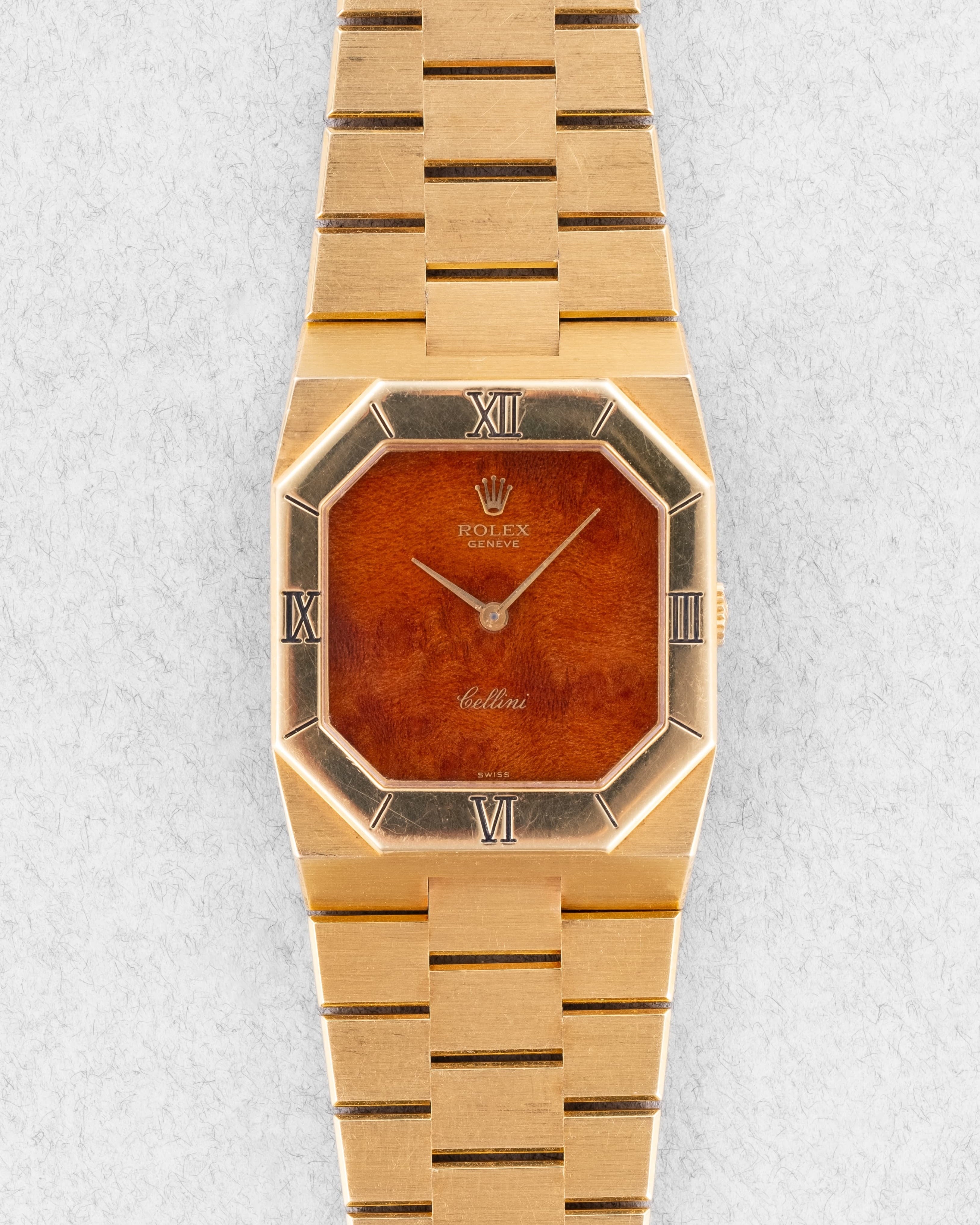 D1AH Exceptionnelle Rolex Cellini réf. 4350 en or jaune et cadran en bois – Jamais polie + Sticker sur le fond - Front