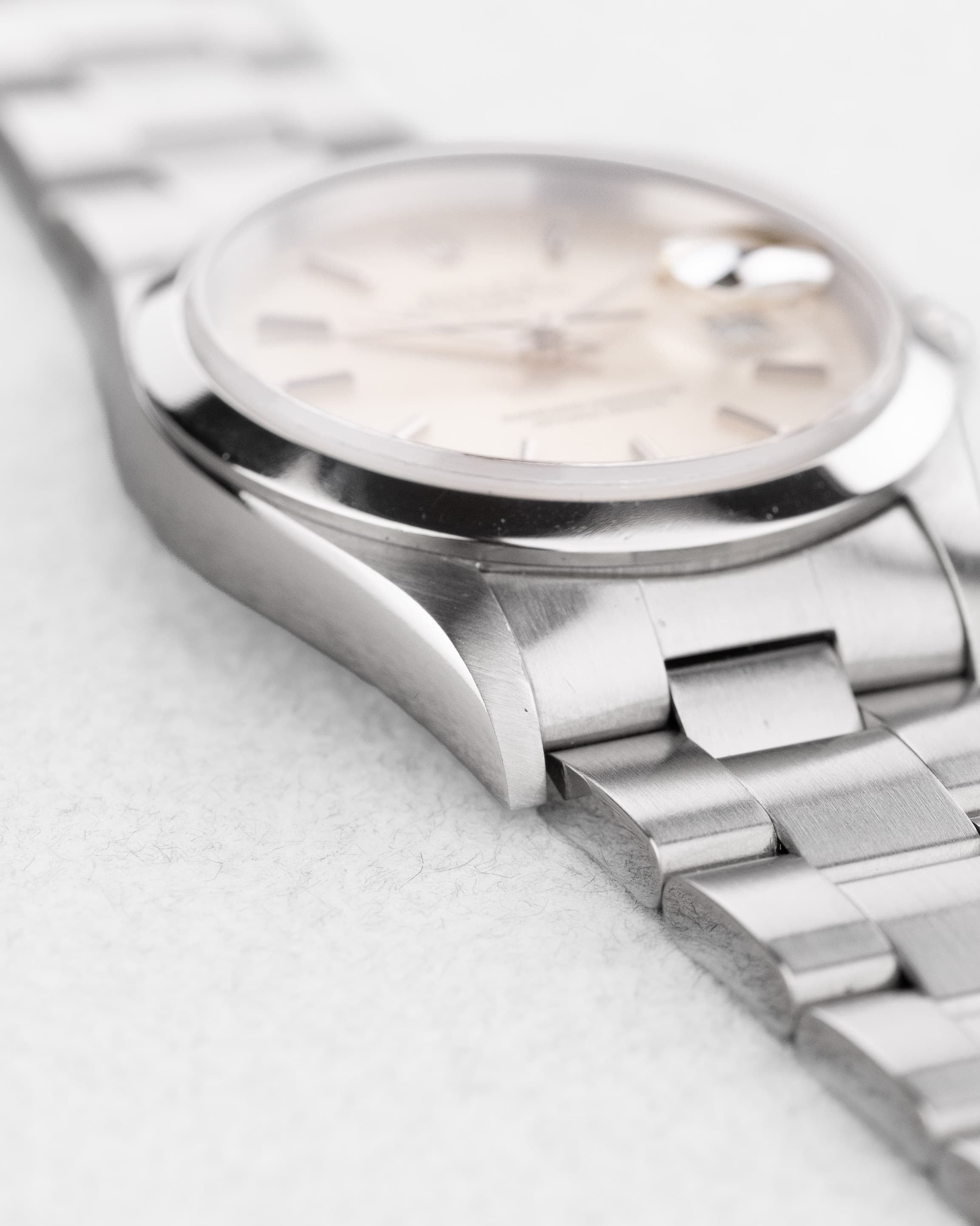 D5XS Rolex Oyster Perpetual Date réf. 15200 de 2000 – Cadran « Silver » - Left side
