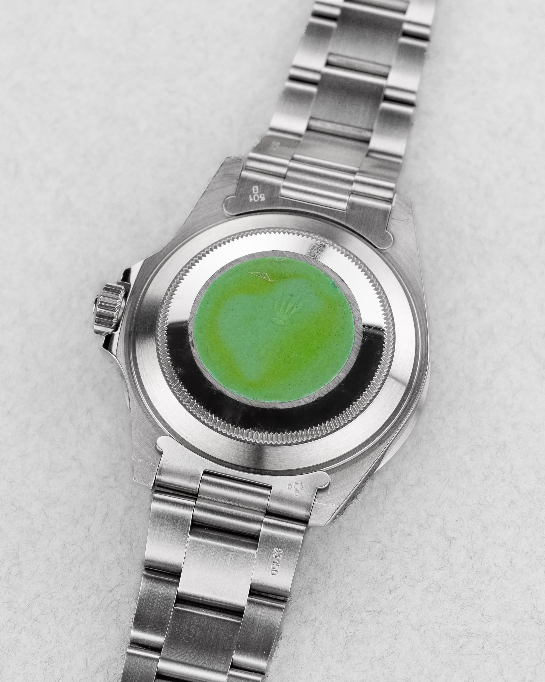 D81H-23 Rolex Submariner Date 16610 de 1989-1990 – Garantie d'origine, Excellent état et Patine tritium chaleureuse - Back