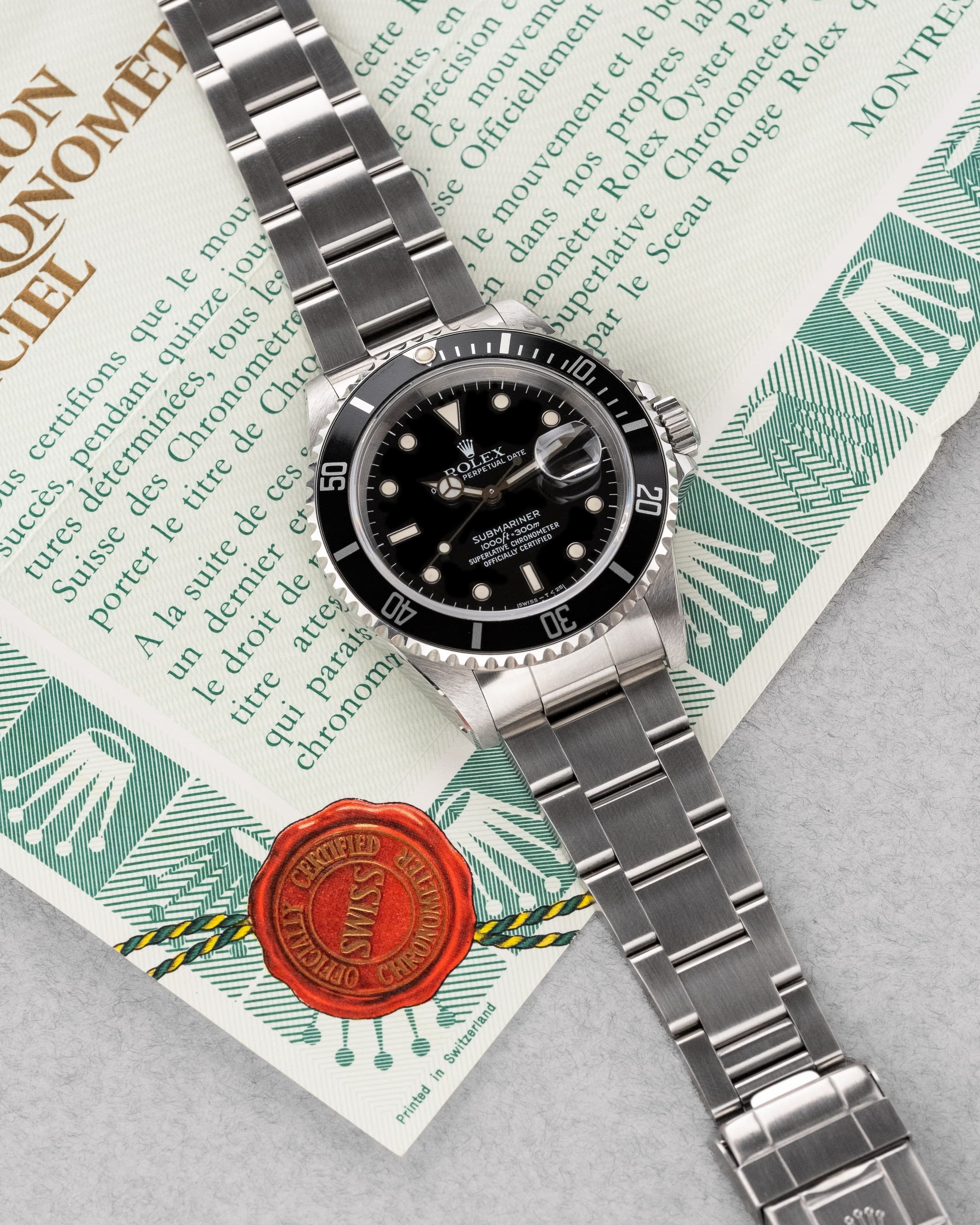 D81H-CO Rolex Submariner Date 16610 de 1989-1990 – Garantie d'origine, Excellent état et Patine tritium chaleureuse - Lifestyle