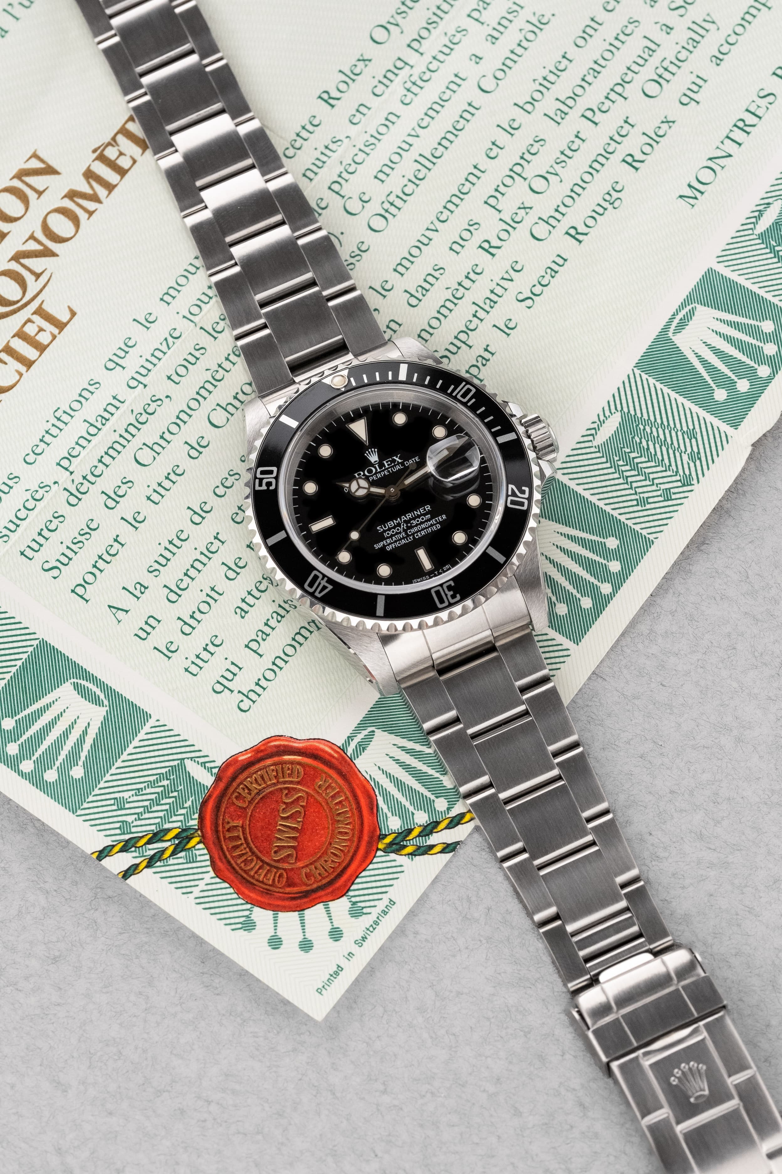 D81H-CO Rolex Submariner Date 16610 de 1989-1990 – Garantie d'origine, Excellent état et Patine tritium chaleureuse - Lifestyle