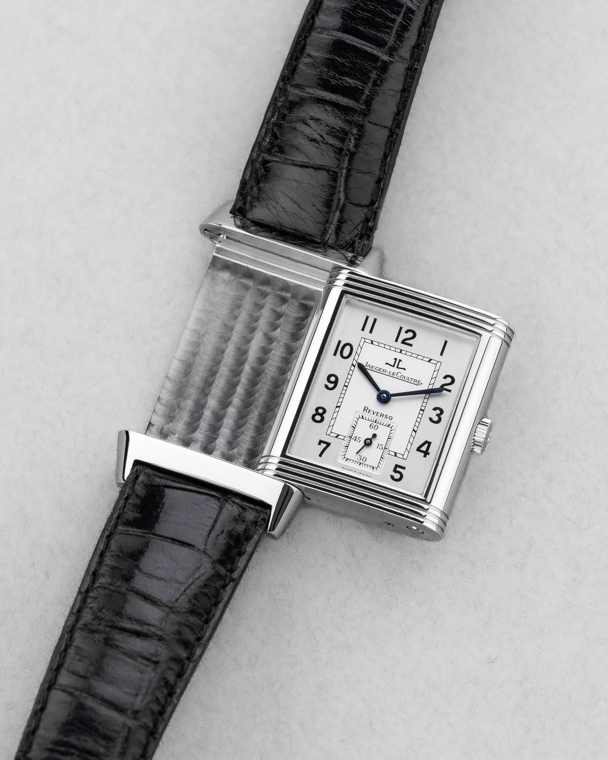 D9CS-hi Jaeger-LeCoultre Reverso « Grande Taille » en acier, réf. 270.8.62/Q2708410 - Three Quarters
