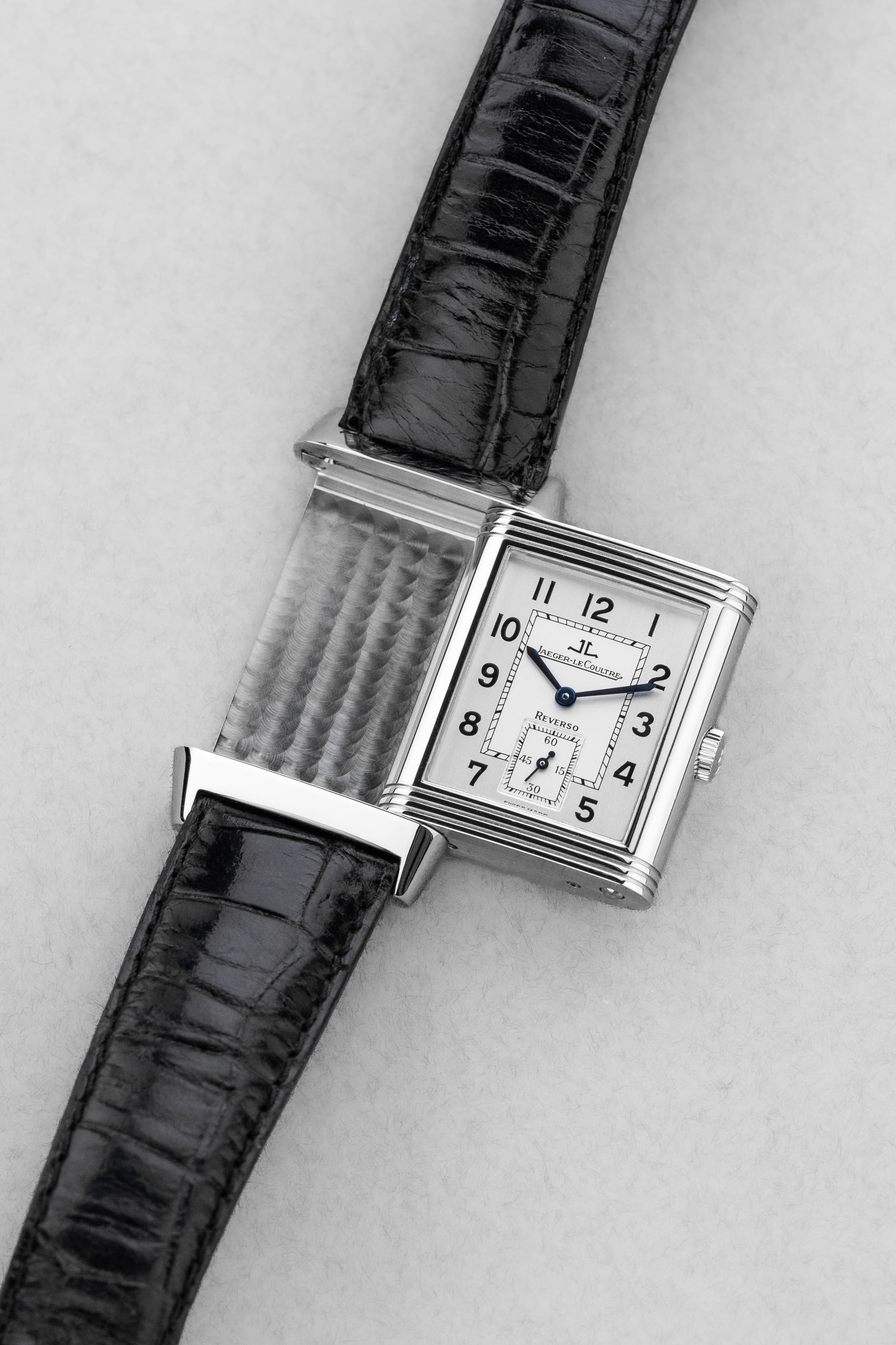 D9CS-hi Jaeger-LeCoultre Reverso « Grande Taille » en acier, réf. 270.8.62/Q2708410 - Three Quarters