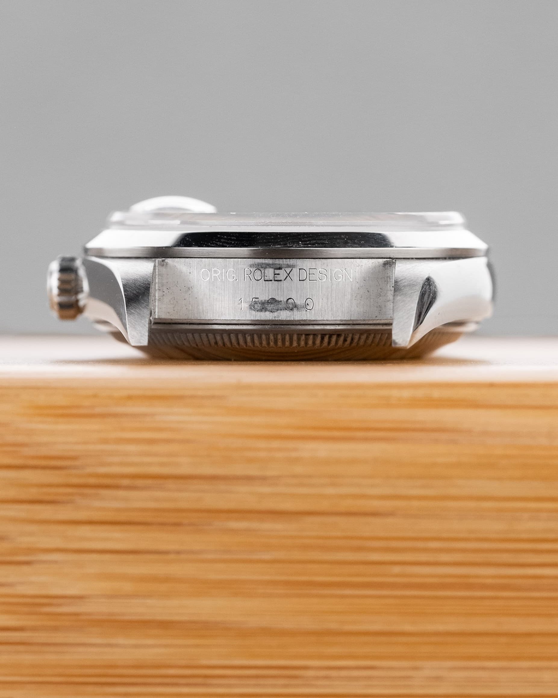 DT2Y Rolex Oyster Perpetual Date 15200 de 1999 – Cadran noir au tritium patiné - Lugs - Reference