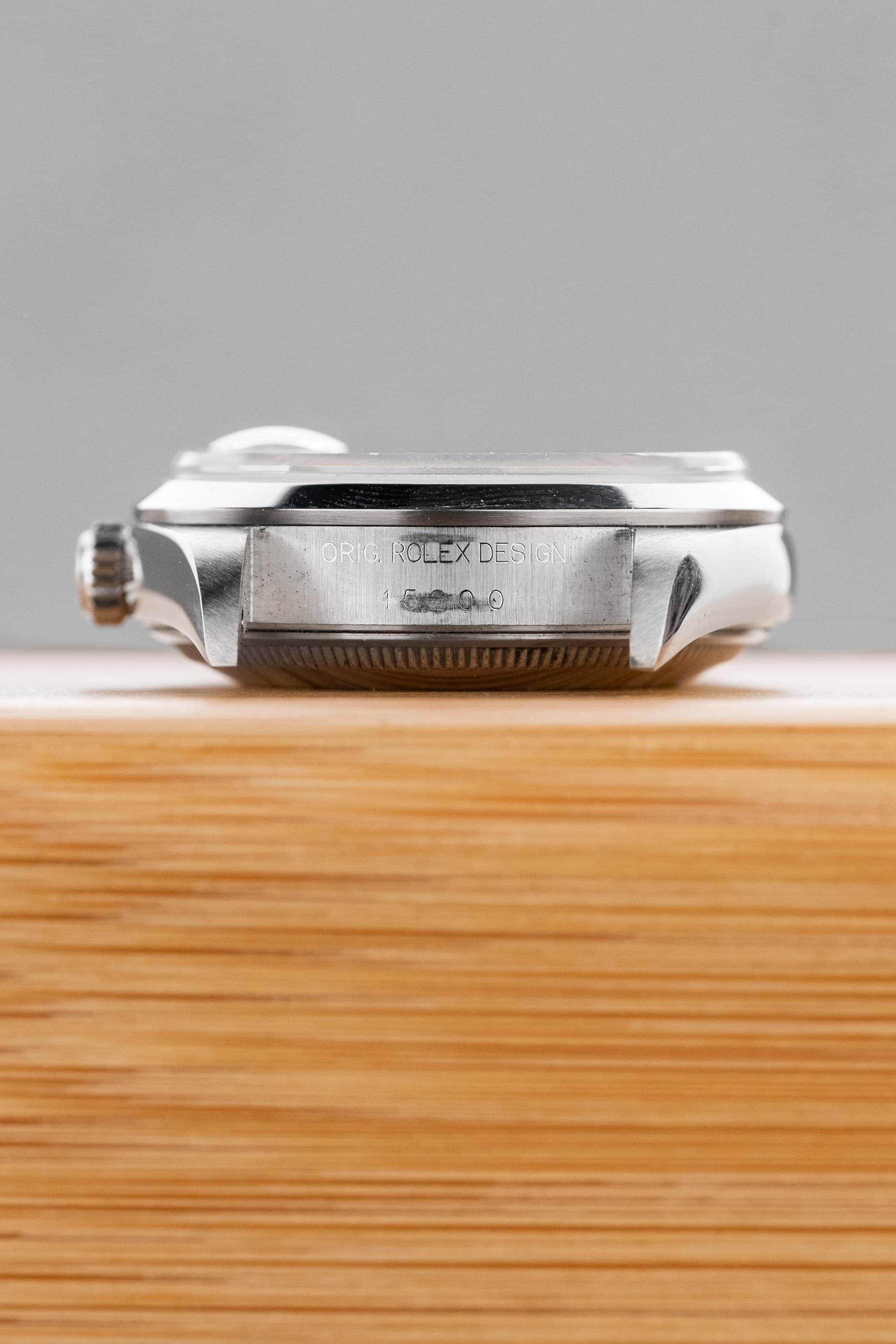 DT2Y Rolex Oyster Perpetual Date 15200 de 1999 – Cadran noir au tritium patiné - Lugs - Reference