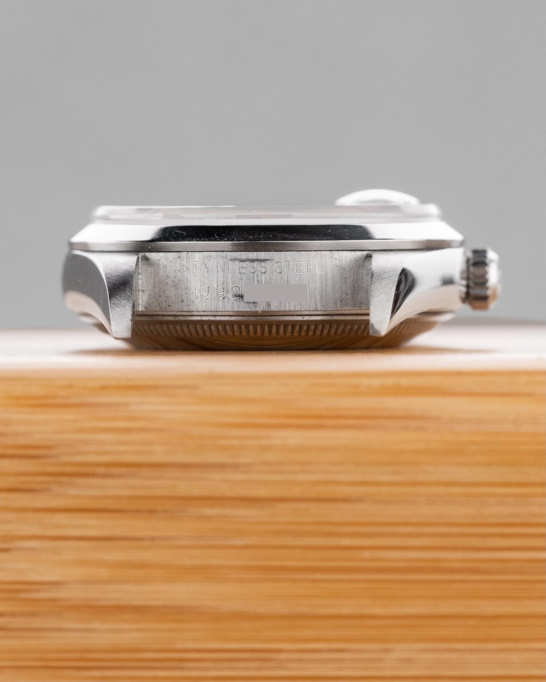 DT2Y Rolex Oyster Perpetual Date 15200 de 1999 – Cadran noir au tritium patiné - Lugs - Serial