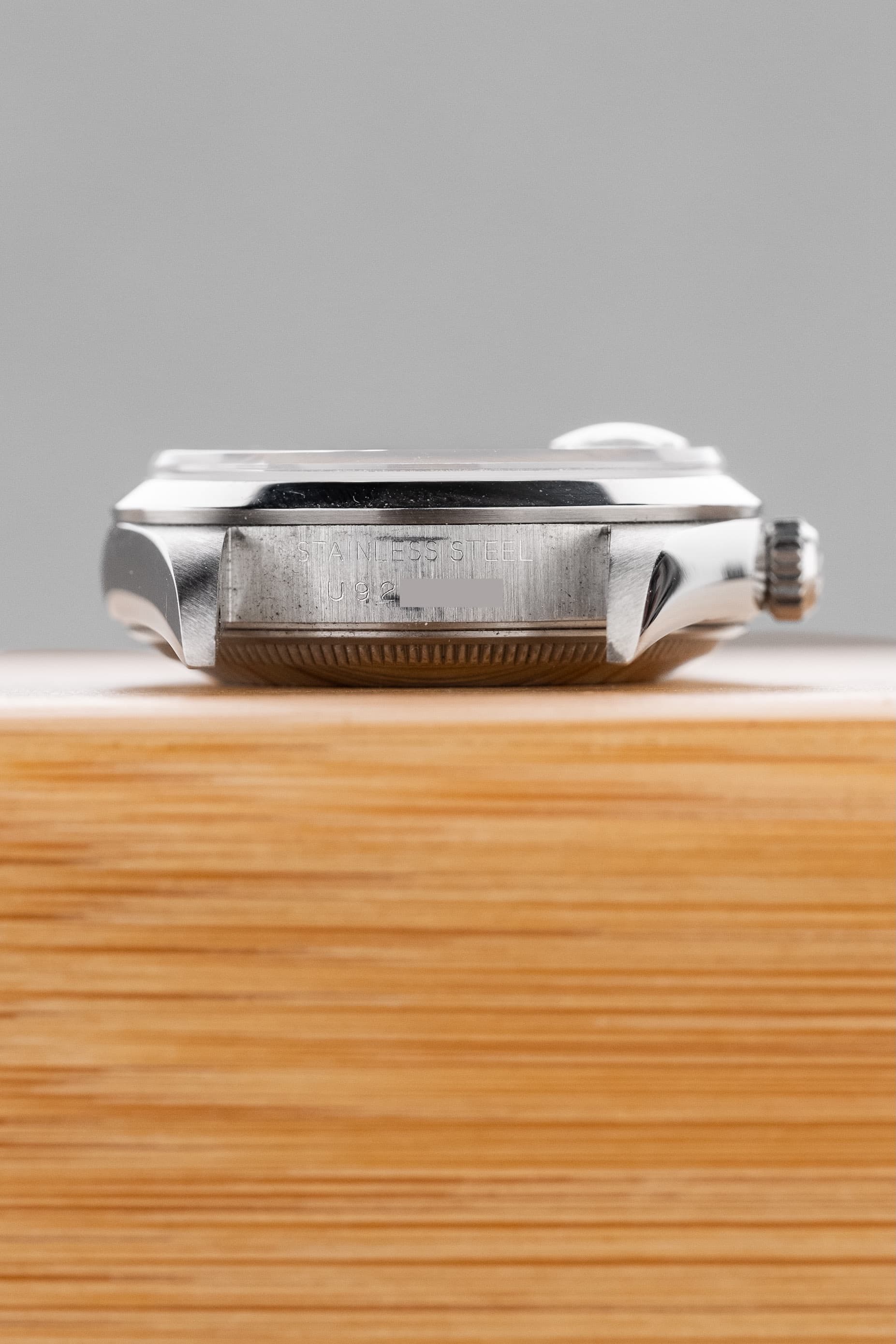 DT2Y Rolex Oyster Perpetual Date 15200 de 1999 – Cadran noir au tritium patiné - Lugs - Serial