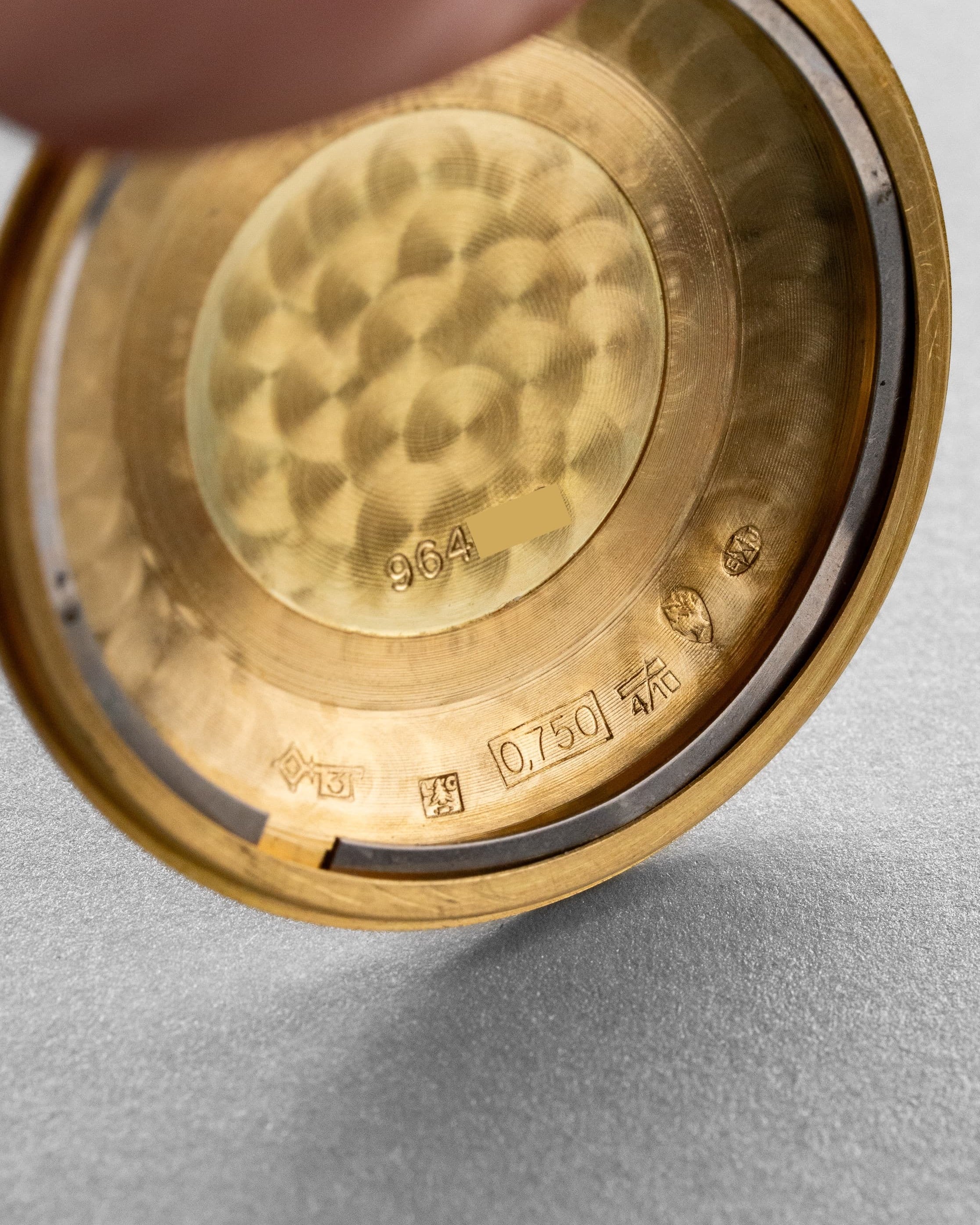 E25M Exceptionnelle Jaeger-LeCoultre Chronomètre Geomatic réf. E398 en or jaune, circa 1965 - Inside case back