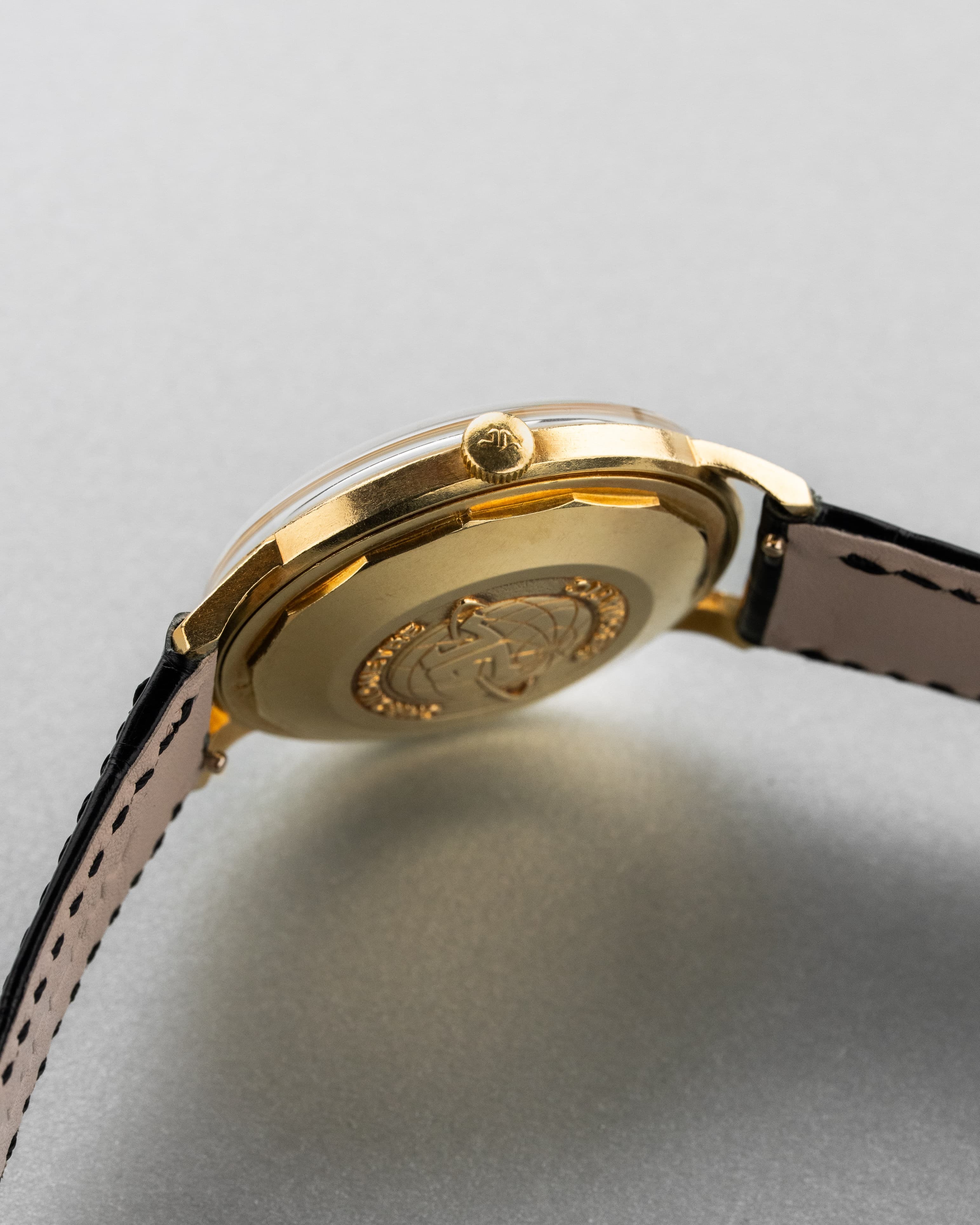 E25M Exceptionnelle Jaeger-LeCoultre Chronomètre Geomatic réf. E398 en or jaune, circa 1965 - Right side