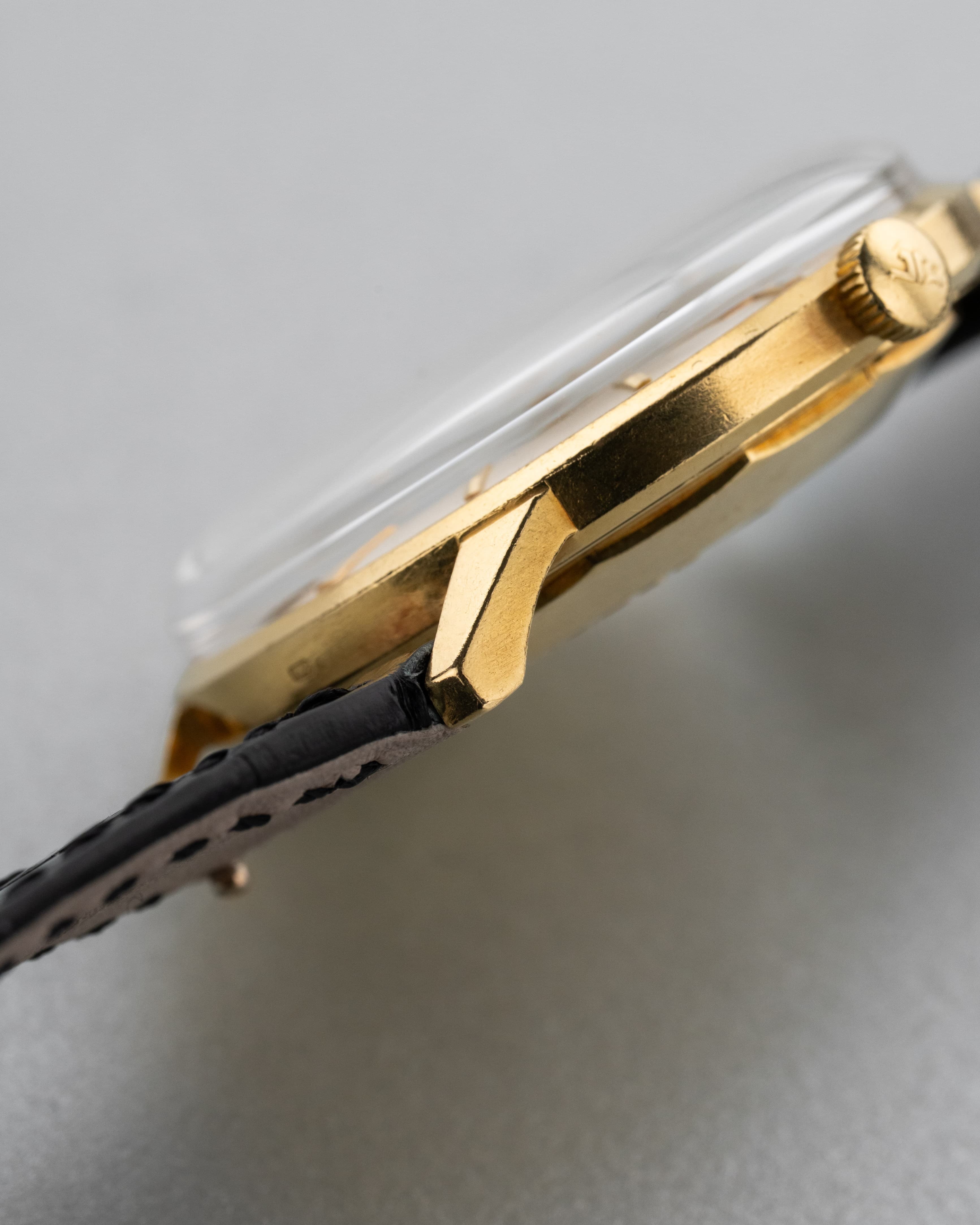 E25M Exceptionnelle Jaeger-LeCoultre Chronomètre Geomatic réf. E398 en or jaune, circa 1965 - Right side