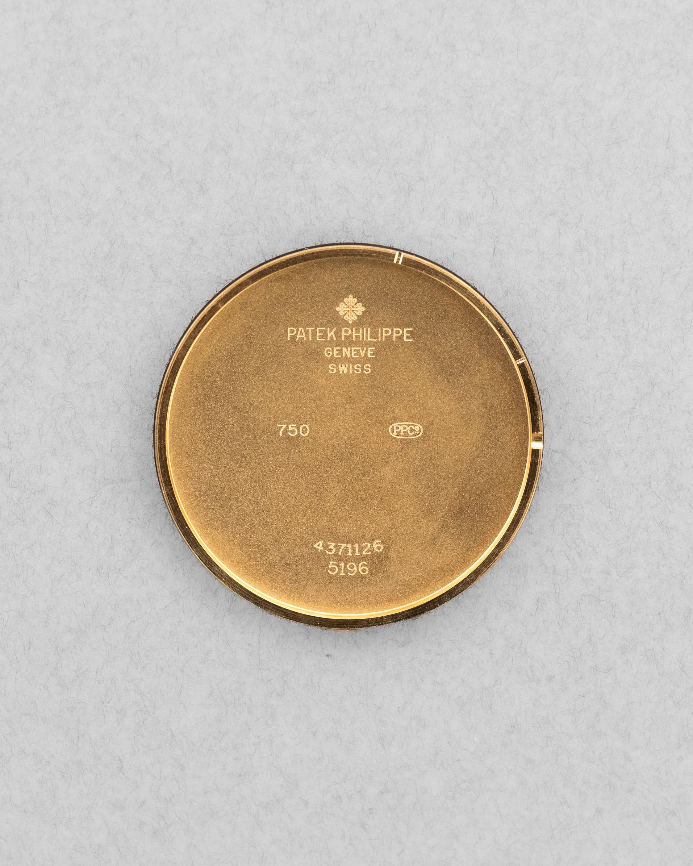 EBRH Élégante Patek Philippe Calatrava en or jaune, réf. 5196J de 2005-2006 – Parfait état - Inside case back