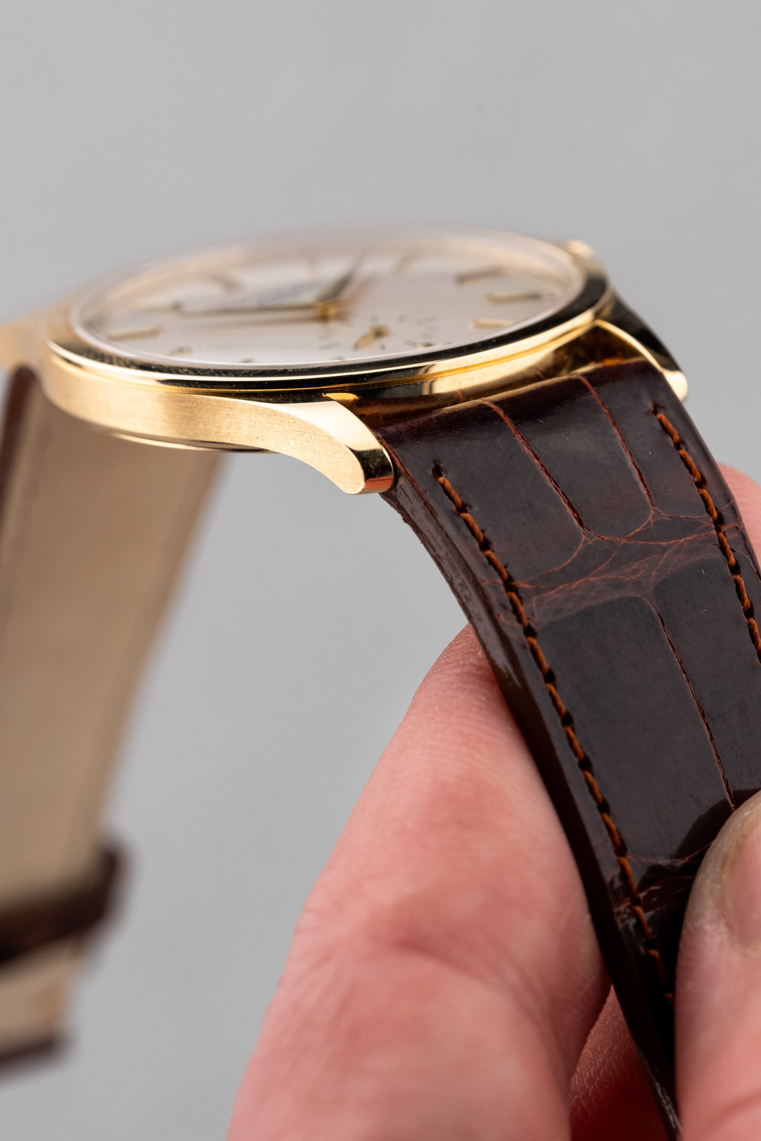 EBRH Élégante Patek Philippe Calatrava en or jaune, réf. 5196J de 2005-2006 – Parfait état - Left side