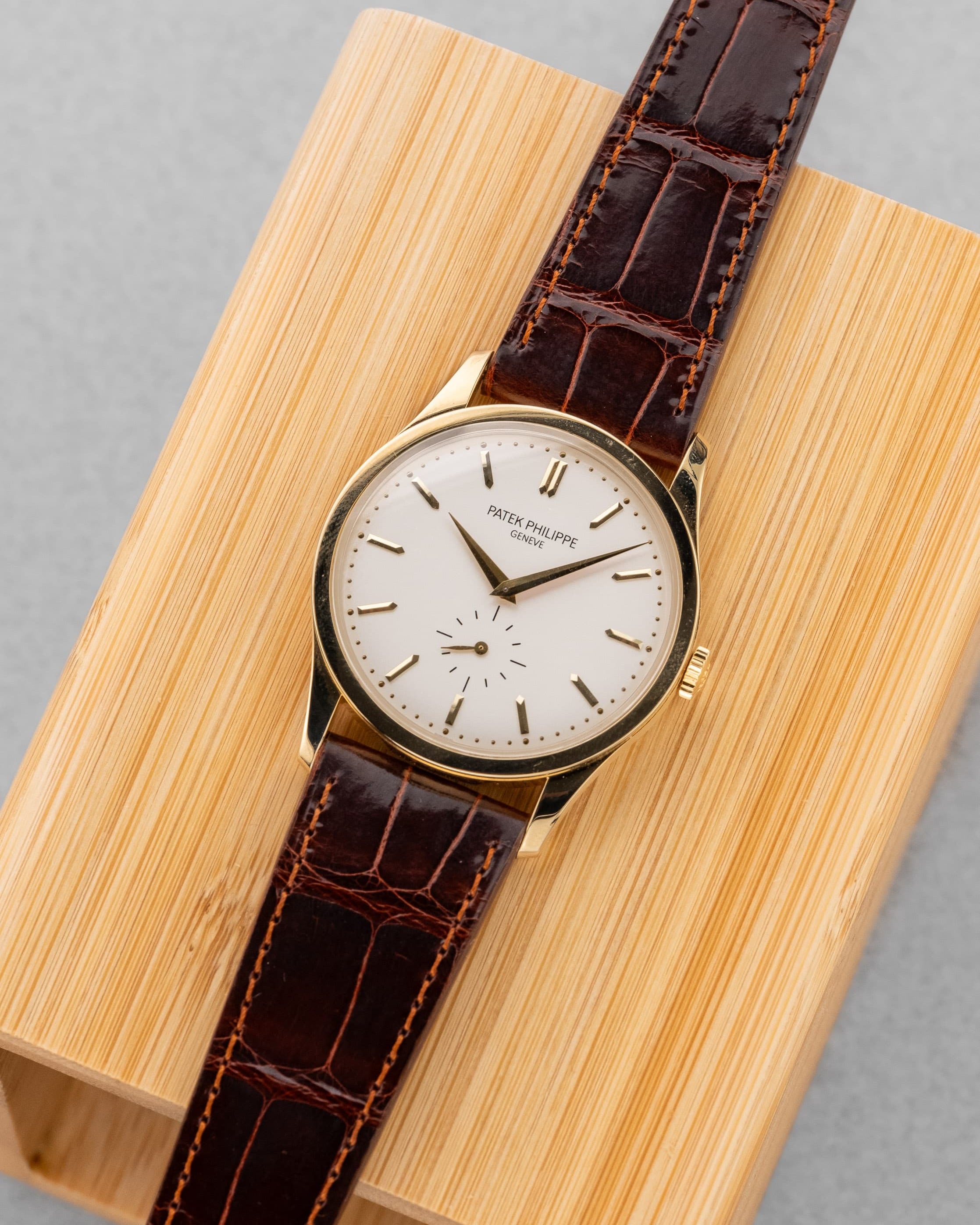 EBRH Élégante Patek Philippe Calatrava en or jaune, réf. 5196J de 2005-2006 – Parfait état - Overview