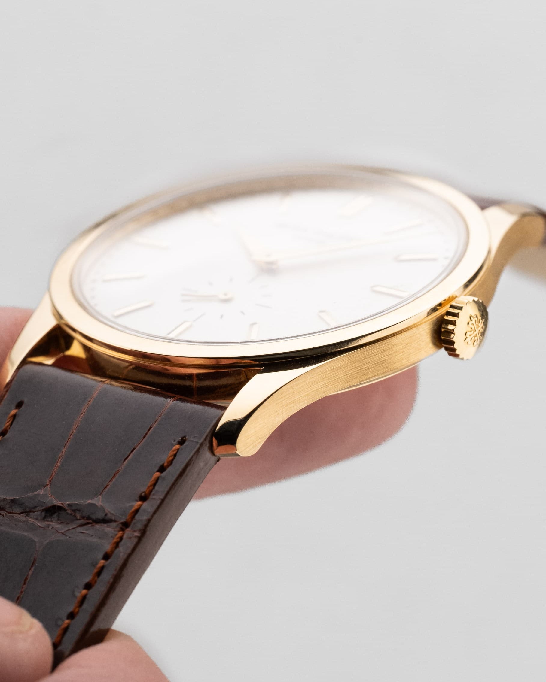 EBRH Élégante Patek Philippe Calatrava en or jaune, réf. 5196J de 2005-2006 – Parfait état - Right side