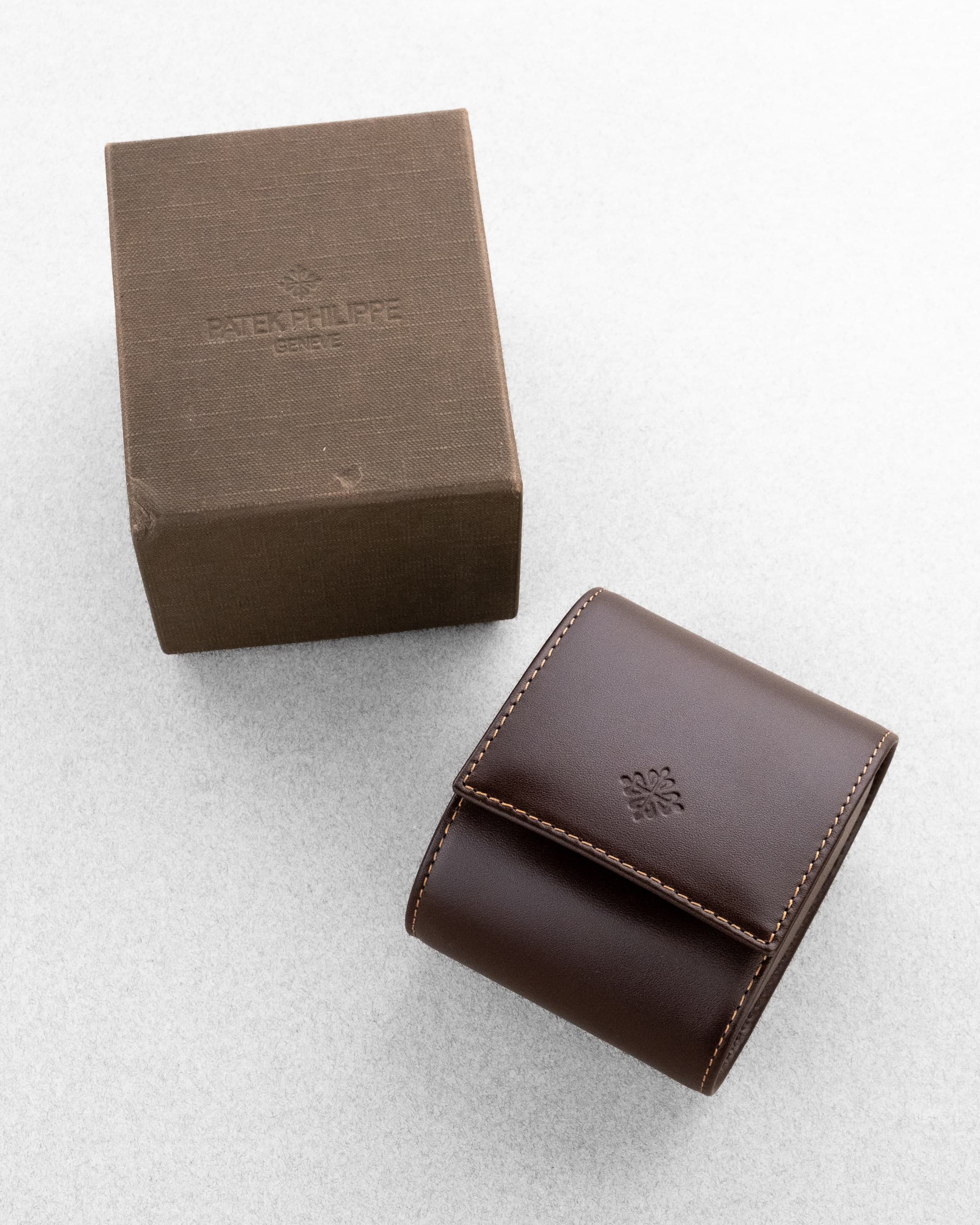 EBRH Élégante Patek Philippe Calatrava en or jaune, réf. 5196J de 2005-2006 – Parfait état - Set