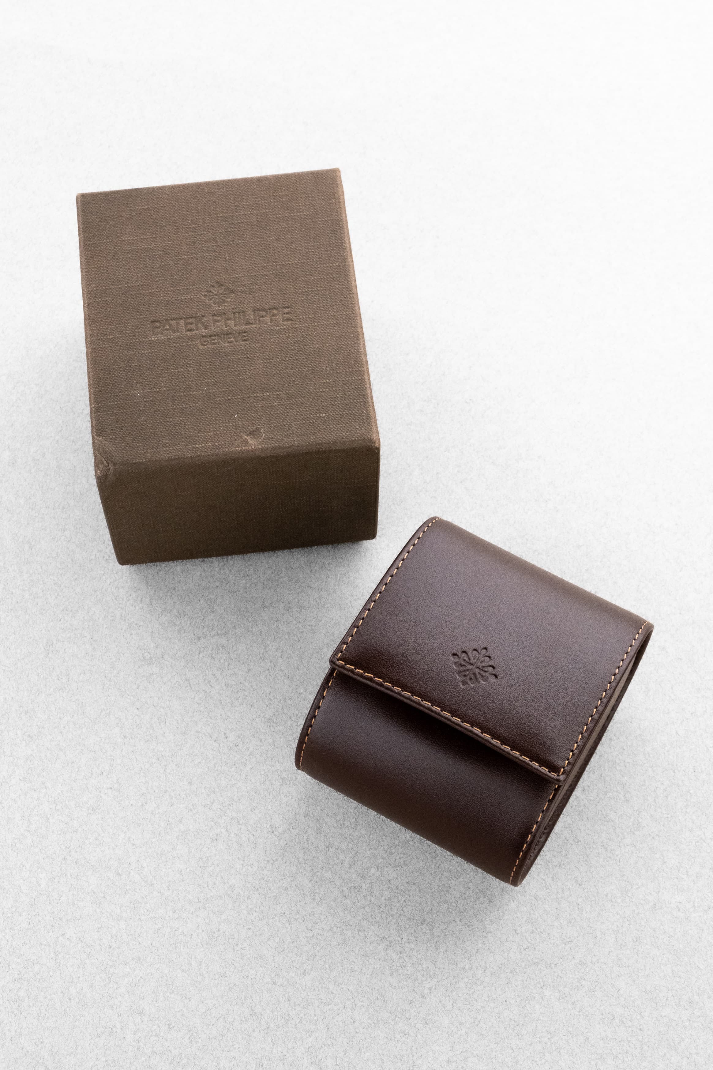 EBRH Élégante Patek Philippe Calatrava en or jaune, réf. 5196J de 2005-2006 – Parfait état - Set