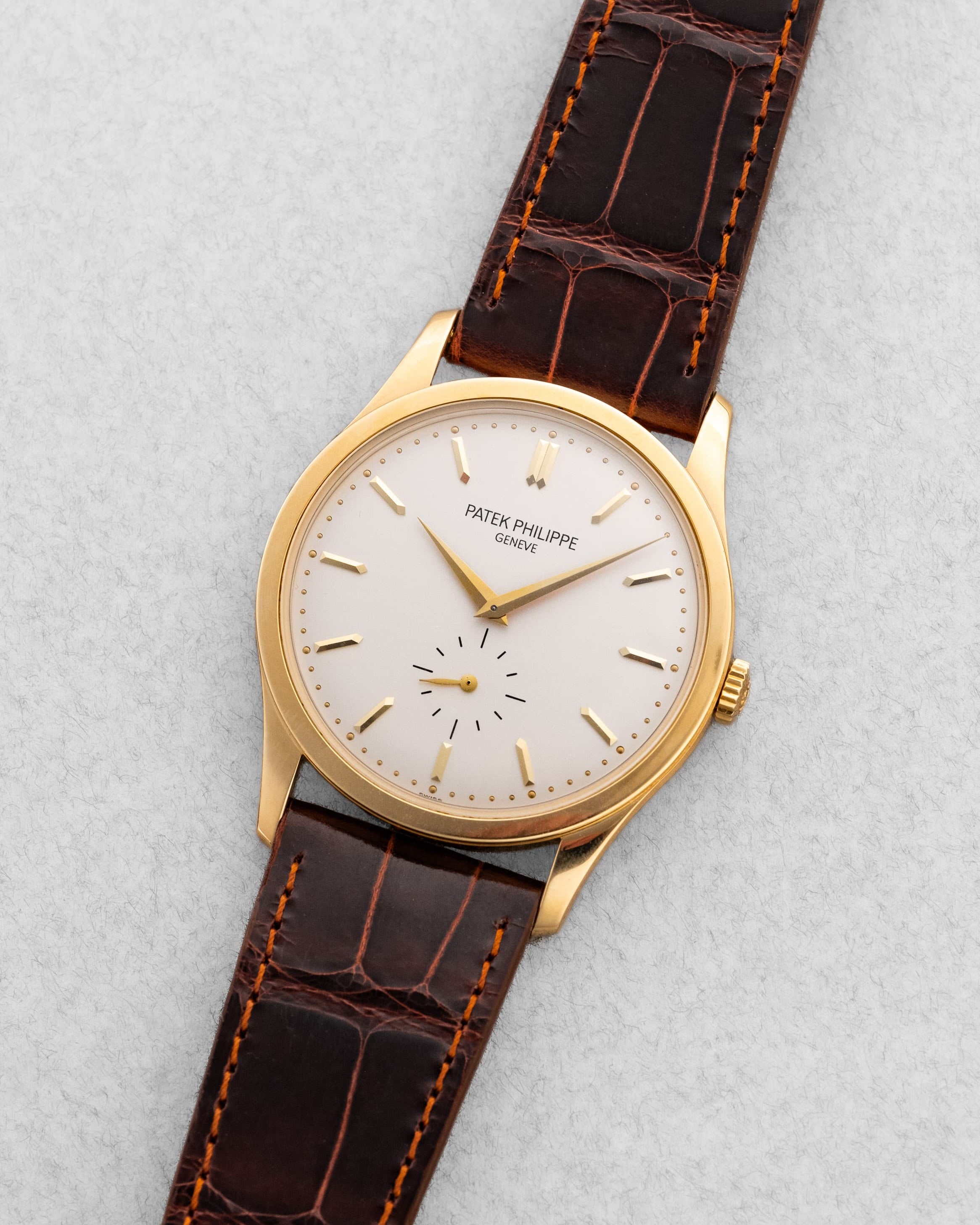 EBRH Élégante Patek Philippe Calatrava en or jaune, réf. 5196J de 2005-2006 – Parfait état - Three Quarters