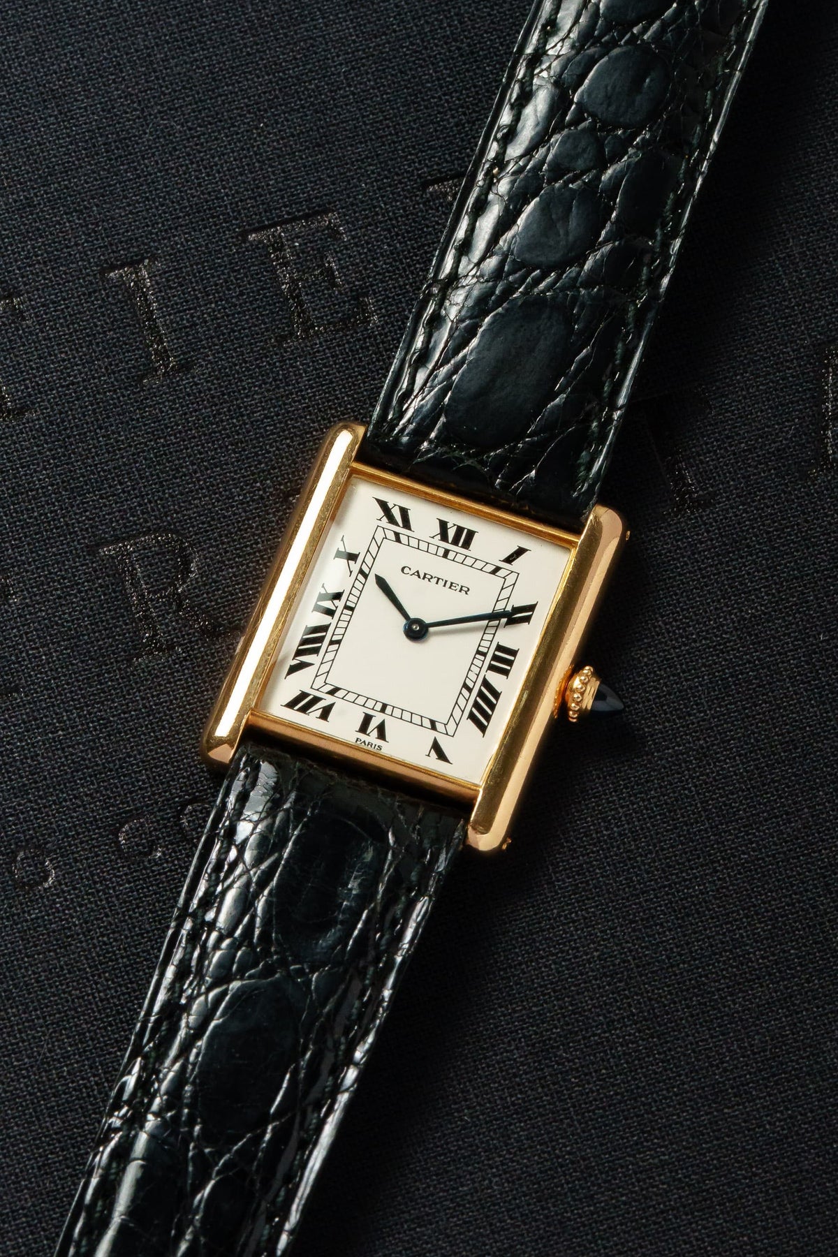 EEBC Cartier Tank Louis Extra-Plate réf. 96019 circa 1975 – Cadran « PARIS », Parfait état, Piguet 21 - Lifestyle