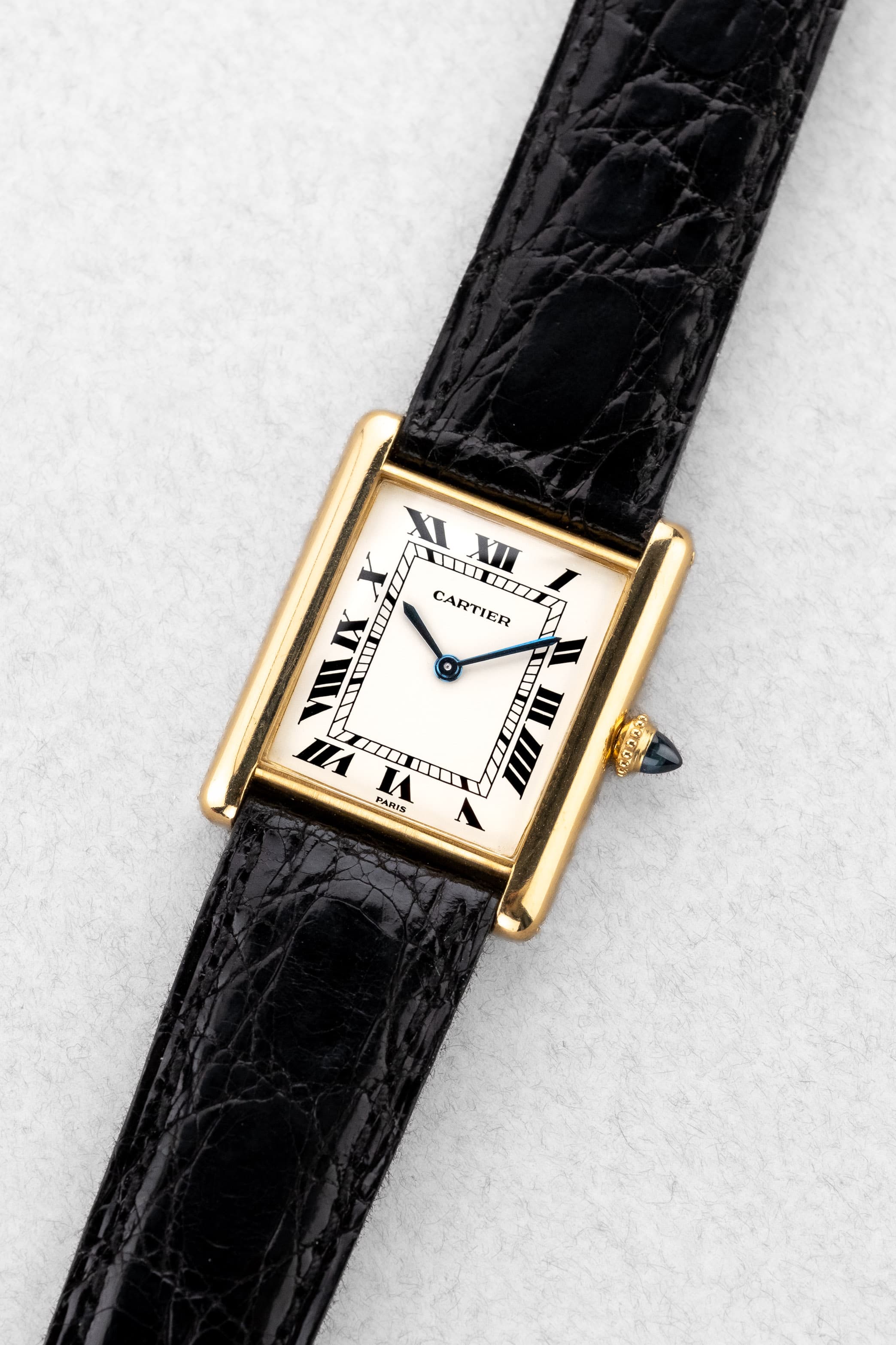 EEBC Cartier Tank Louis Extra-Plate réf. 96019 circa 1975 – Cadran « PARIS », Parfait état, Piguet 21 - Three Quarters