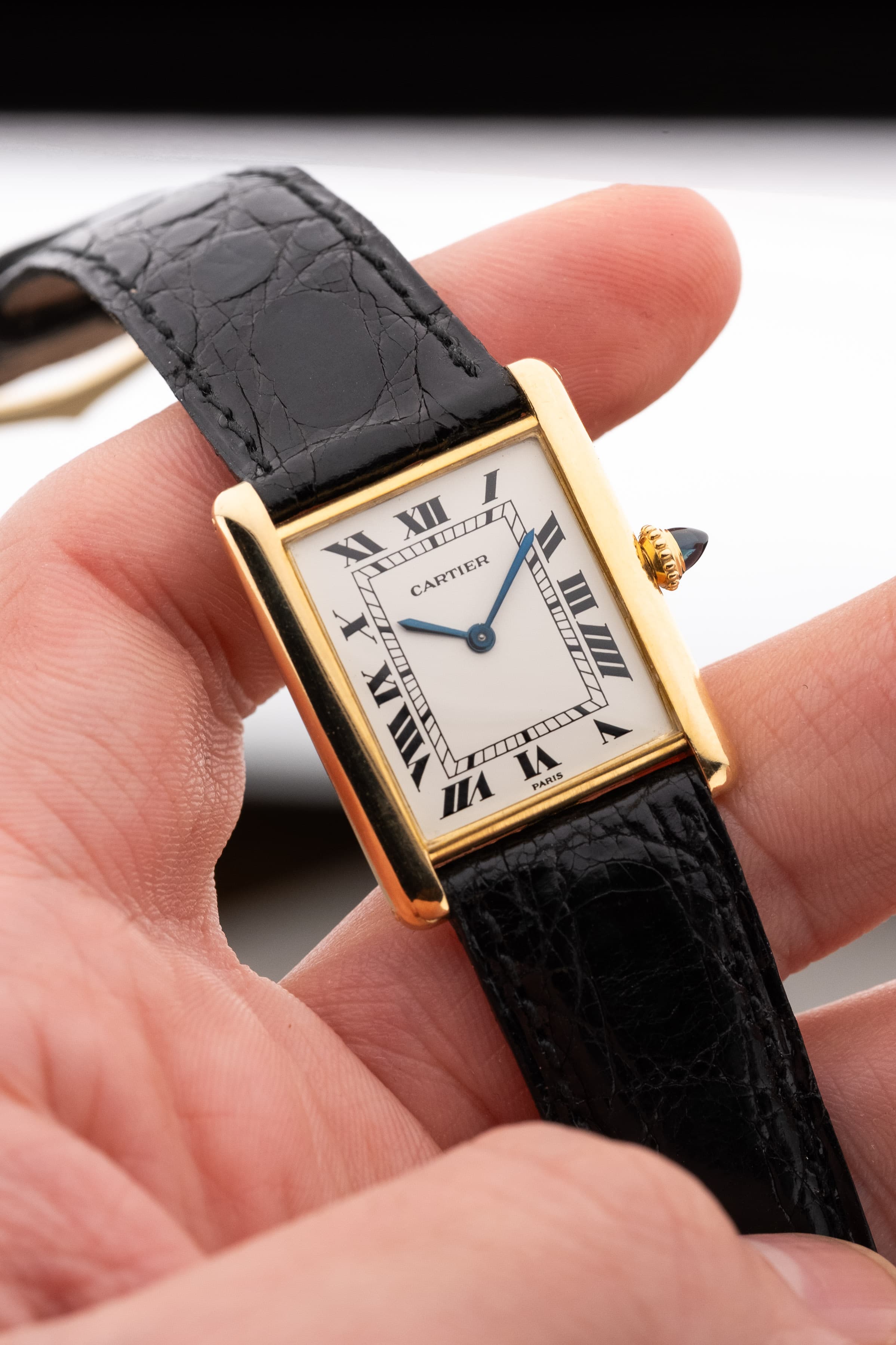 EEBC Cartier Tank Louis Extra-Plate réf. 96019 circa 1975 – Cadran « PARIS », Parfait état, Piguet 21 - Wristshot