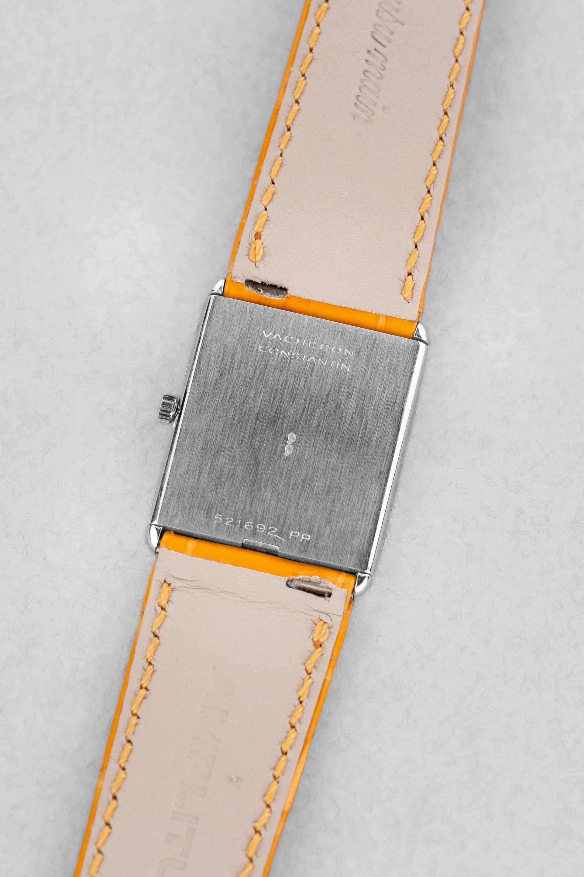 EPPE Superbe Vacheron Constantin « Tank » Lapis Lazuli en or blanc, calibre 1003 Extra-Plat, circa 1975 - Back