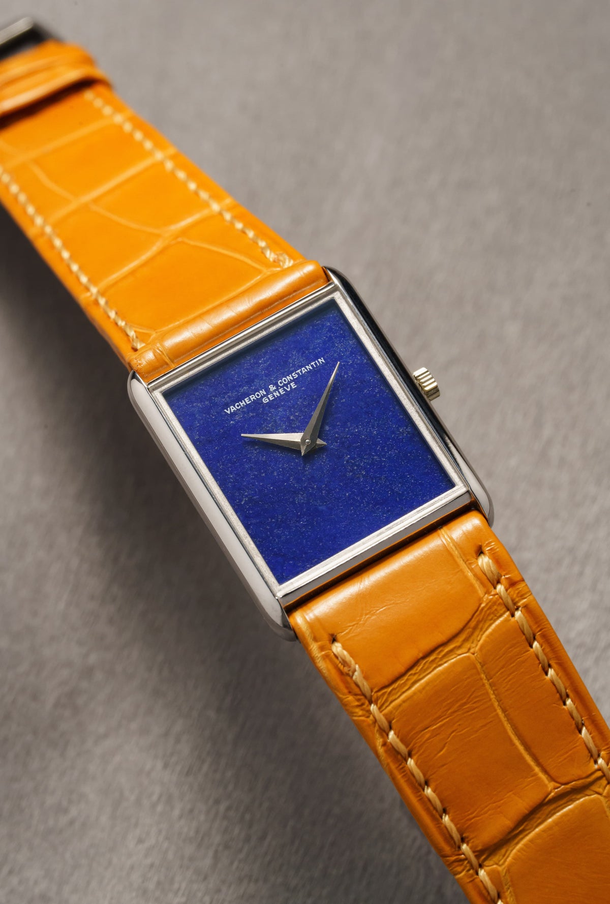 EPPE 탁월한 Vacheron Constantin 「Tank」 라피스 라줄리 화이트 골드, Cal. 1003 울트라씬, 1975년경 - 라이프스타일