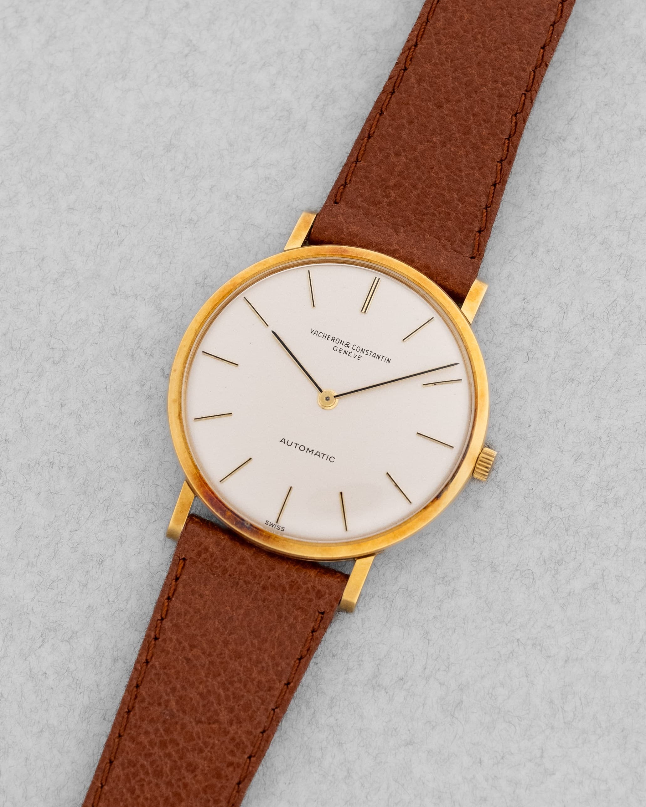 FDV3-PX Vacheron Constantin Automatique Extra-Plate « Patrimony/Calatrava » réf. 7409 en or jaune, circa 1970 – N.O.S. - Three Quarters