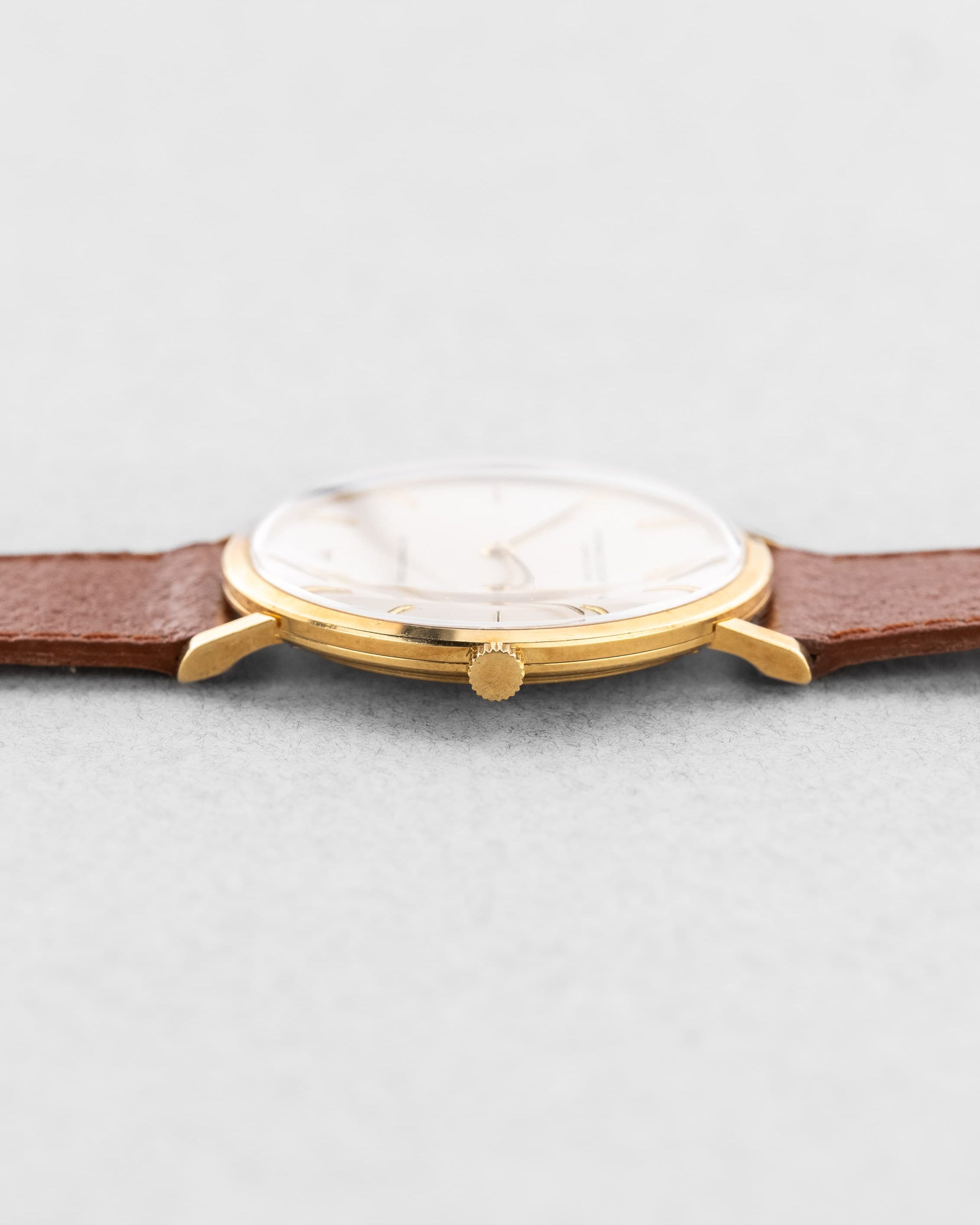 FDV3-UR Vacheron Constantin Automatique Extra-Plate « Patrimony/Calatrava » réf. 7409 en or jaune, circa 1970 – N.O.S. - Right side